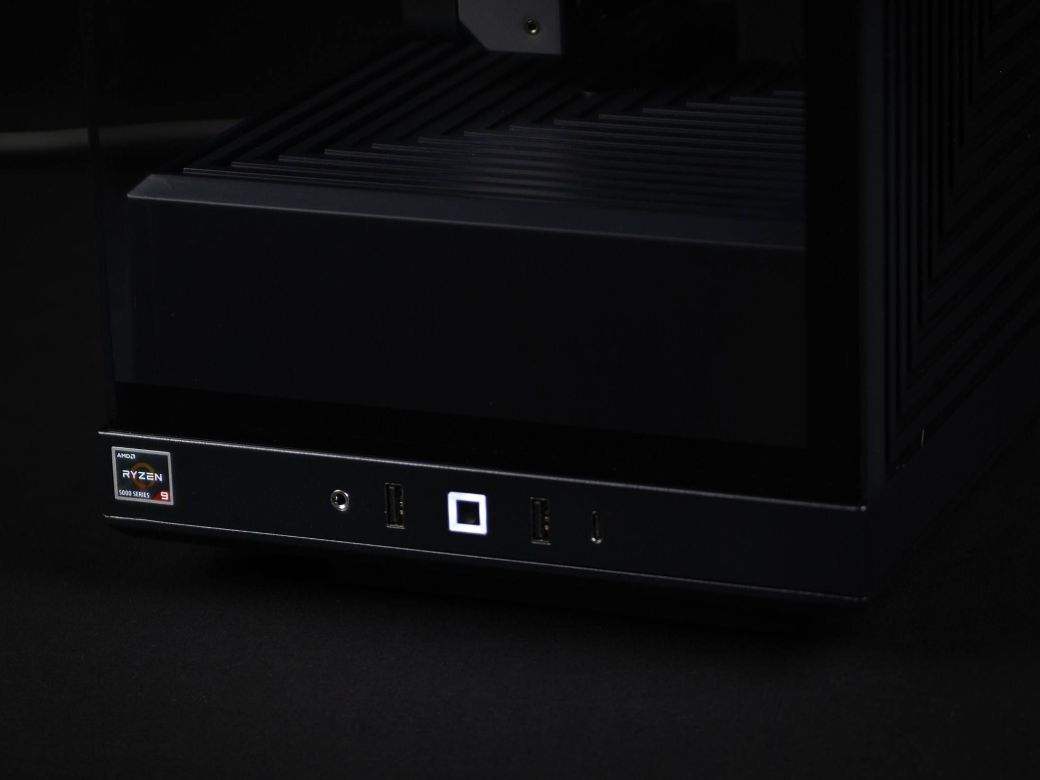 “Deuxdarc” RX 7700XT Ryzen 7 32GB Windows 11 2TB Workstation Gaming PC
