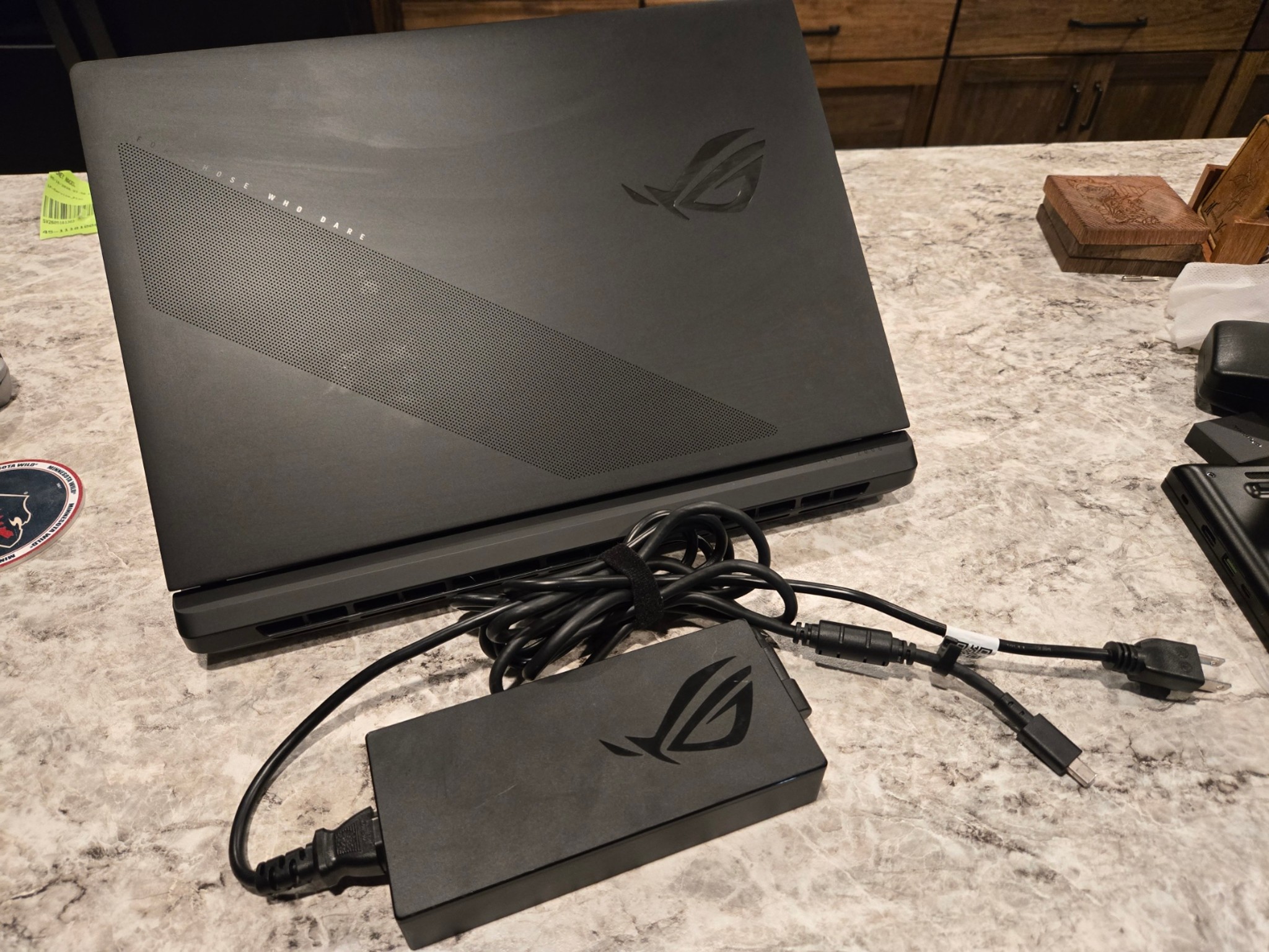 ASUS ROG Strix SCAR 18 (RTX 5090 / Ultra 9 275HX / 64GB RAM / 2TB SSD) – Like New