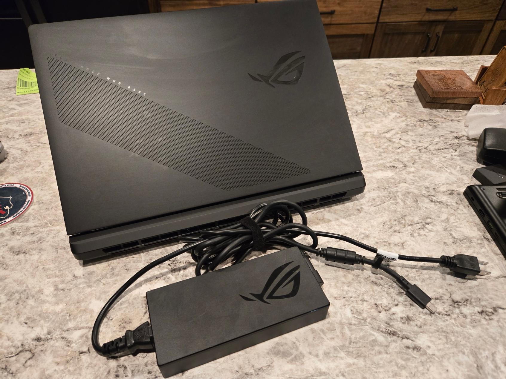ASUS ROG Strix SCAR 18 (RTX 5090 / Ultra 9 275HX / 64GB RAM / 2TB SSD) – Like New
