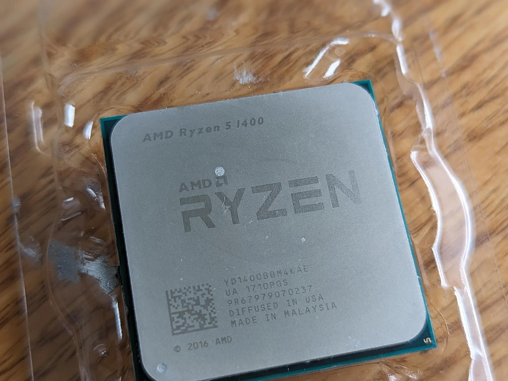 Ryzen 5 1400 , used with care. Comes with Original AMD Heatsink + fan. 