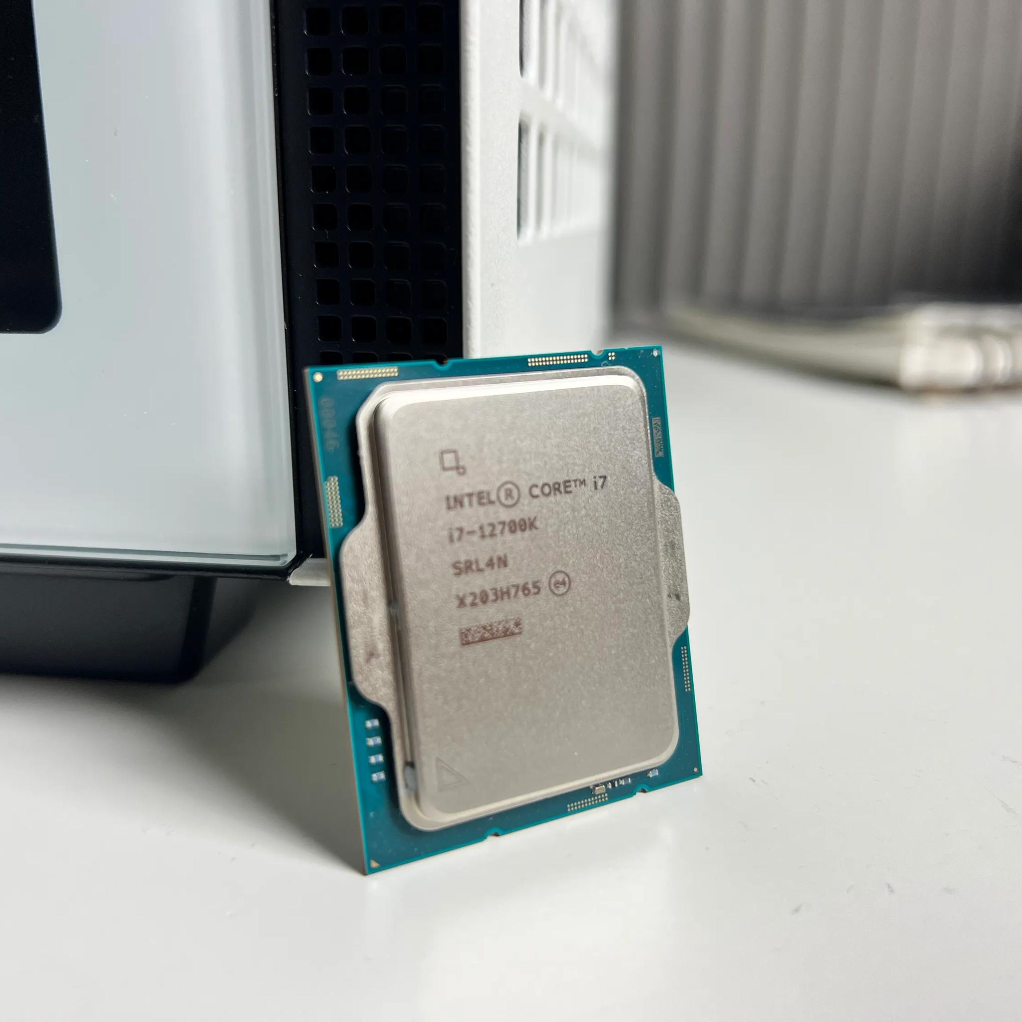 Intel i7 12700K