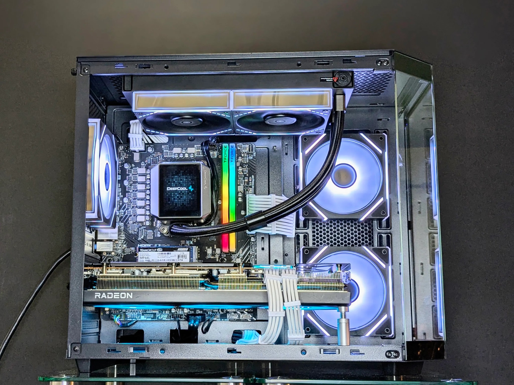 BF💲🏷️ Liquid Cooled/RX 7800XT⚫️Ryzen 8400F(AM5)⚫️32GB DDR5@5200MHz⚫️1TB NVMe/ PCIE 4.0⚫️Windows 11
