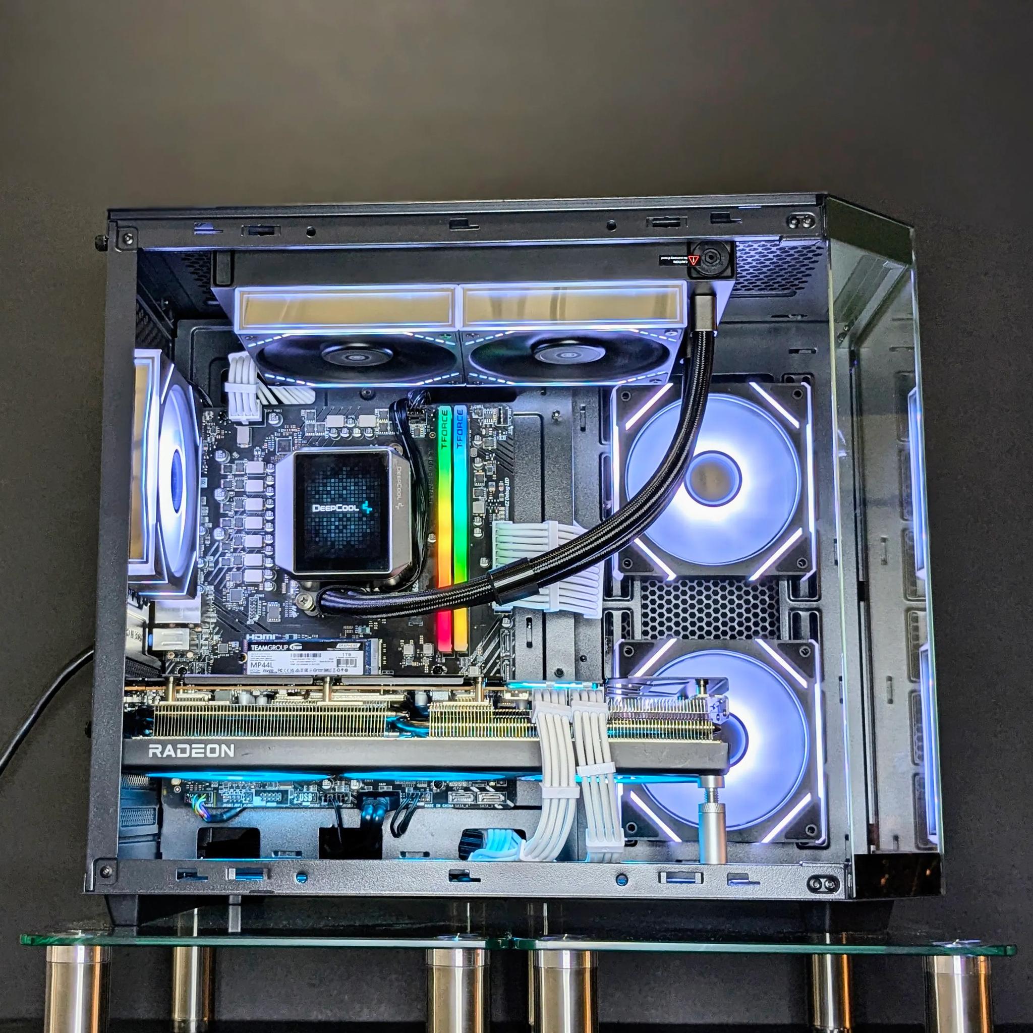 BF💲🏷️ Liquid Cooled/RX 7800XT⚫️Ryzen 8400F(AM5)⚫️32GB DDR5@5200MHz⚫️1TB NVMe/ PCIE 4.0⚫️Windows 11