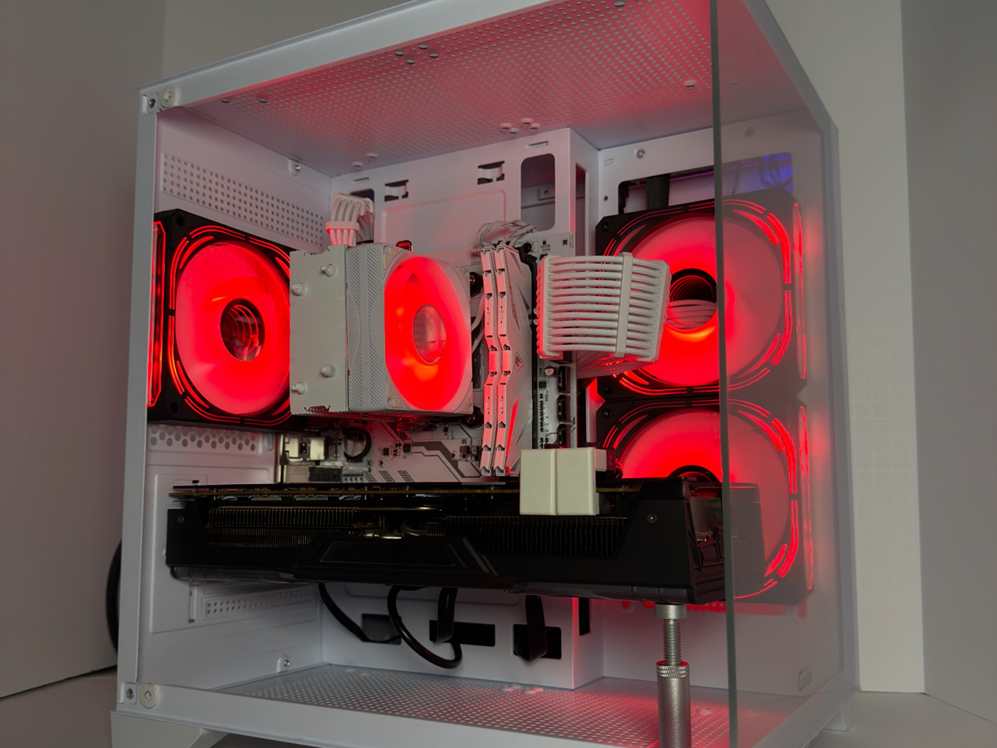 🌐WHITEOUT🌐 1080p | RX Vega 64 | Ryzen 5 3600 | 16GB DDR4 3200MHz | 1TB M.2 NVMe