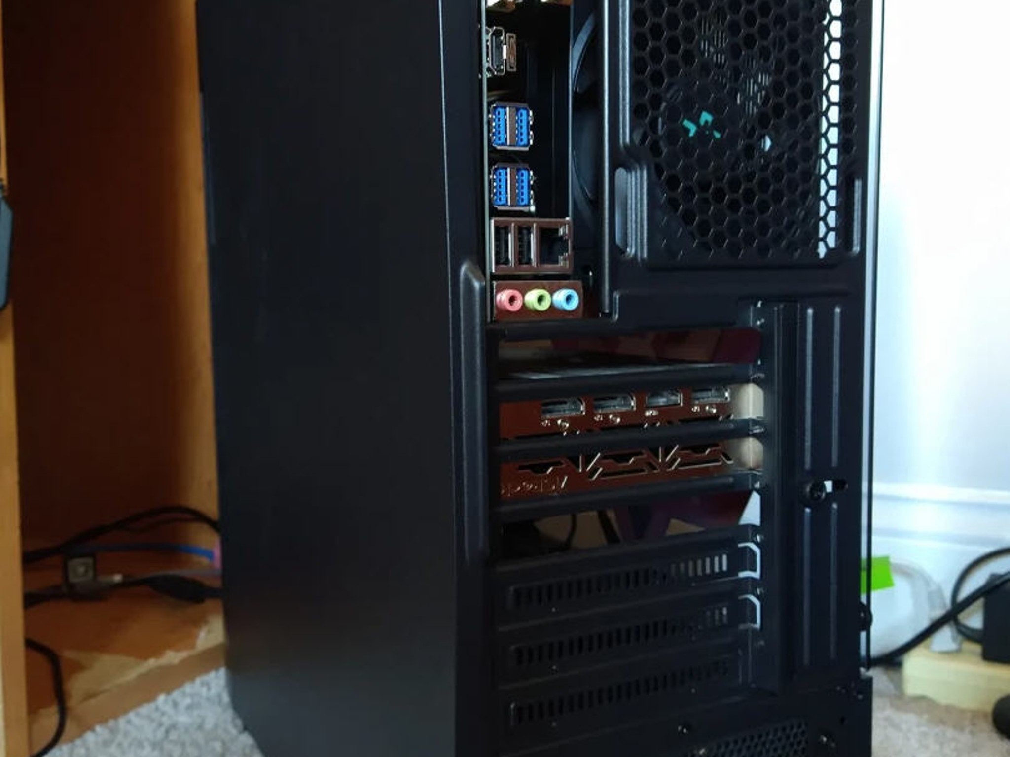 Gaming Desktop PC (RX 6650 XT + Ryzen 7 5800X) - 32GB Ram - 1399 GB SSD - Windows 10