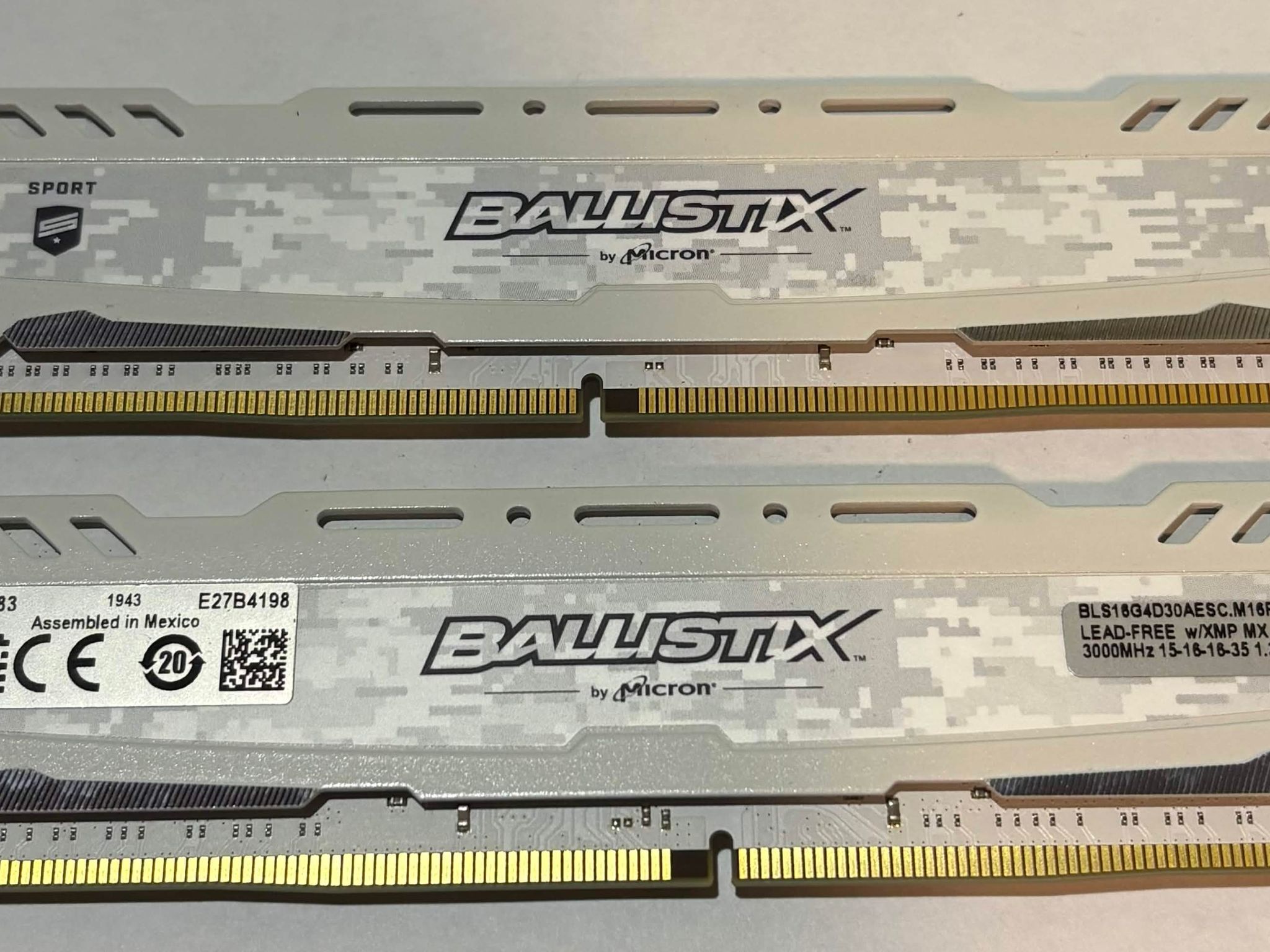 Crucial Ballistix Sport LT 32GB (2x16GB) DDR4-3000 CL15 White Digital Camo RAM Kit