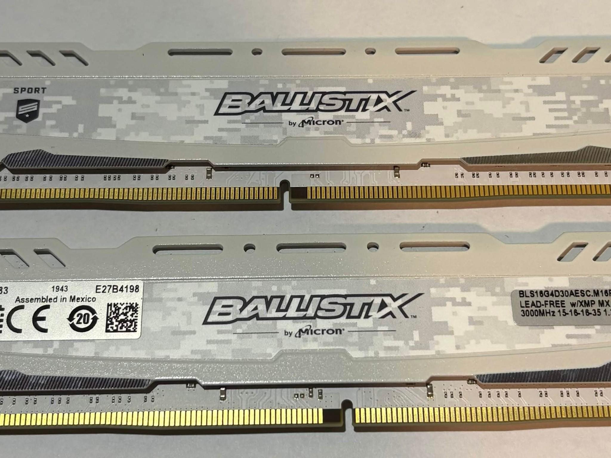 Crucial Ballistix Sport LT 32GB (2x16GB) DDR4-3000 CL15 White Digital Camo RAM Kit