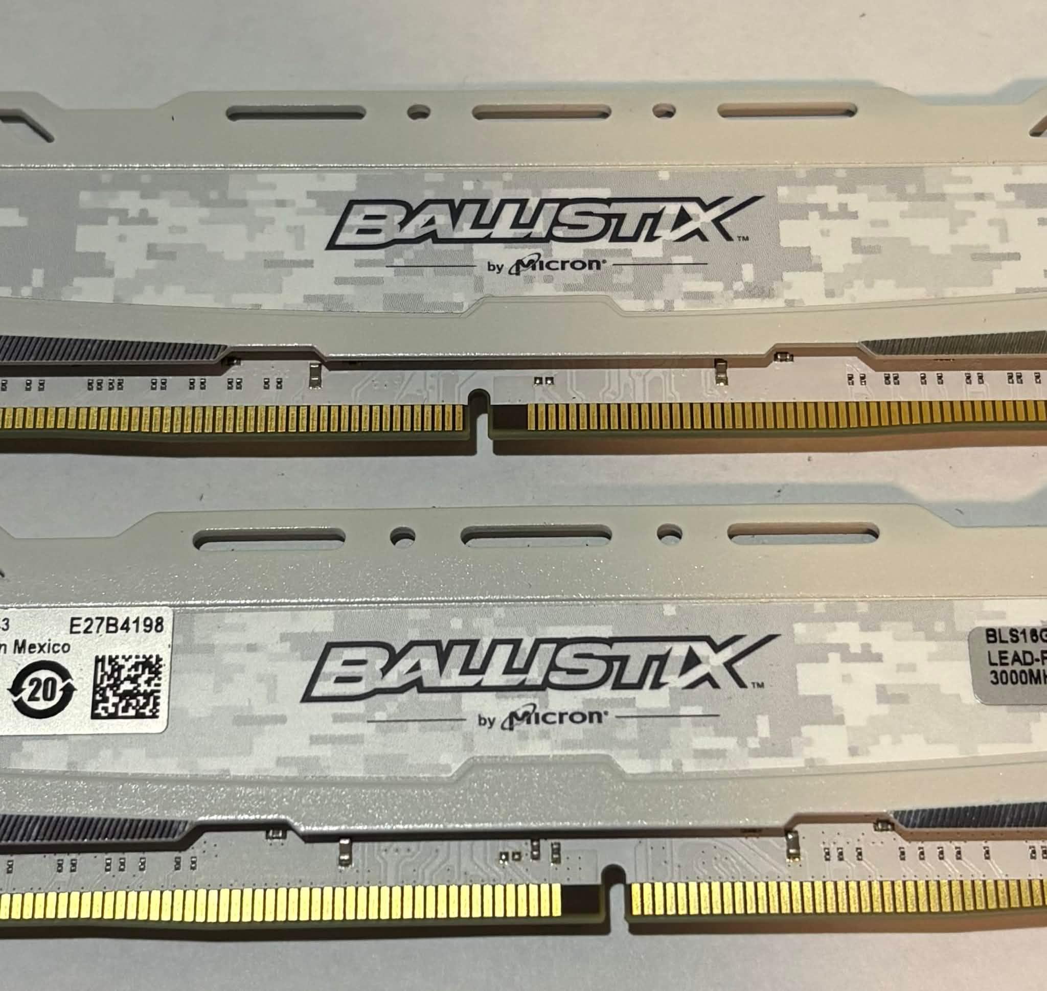 Crucial Ballistix Sport LT 32GB (2x16GB) DDR4-3000 CL15 White Digital Camo RAM Kit