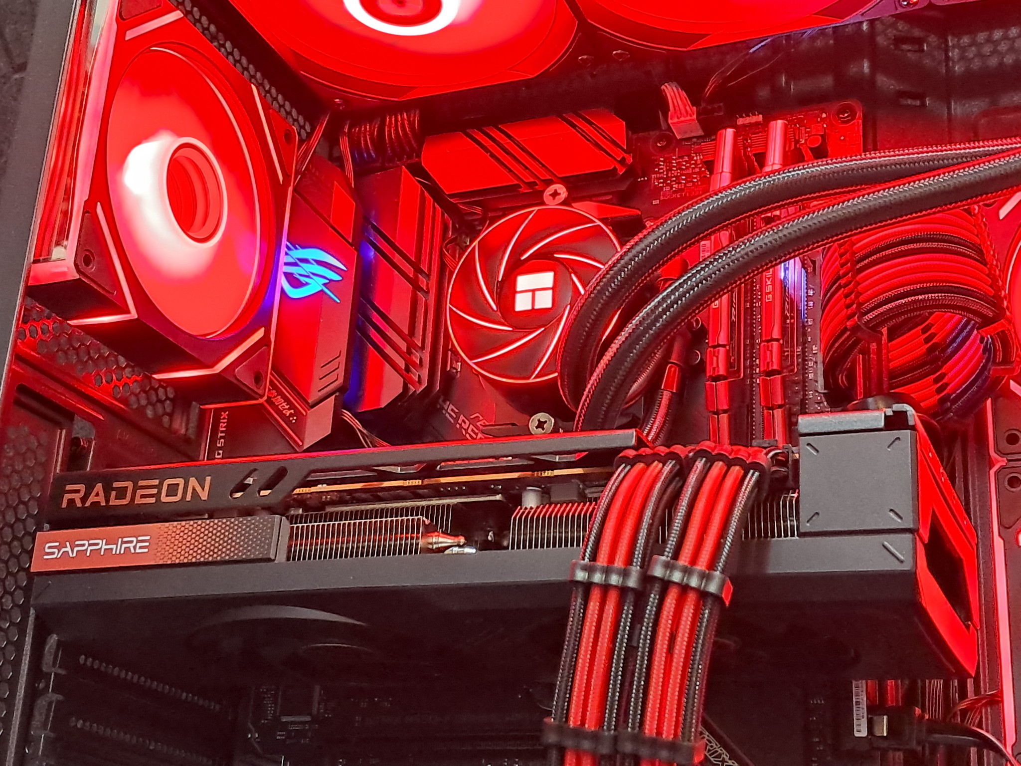 🔴Red Rage ROG🔴Ryzen 7 5800XT | RX 7700 XT | 16GB DDR4 | 1TB SSD | WiFi!