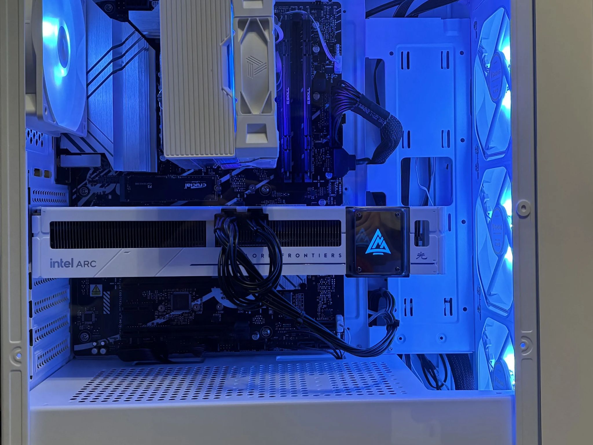 WHITEOUT 1440P GAMING PC! Intel Arc B580 12GB + i5-14600k + 32GB DDR5 RAM