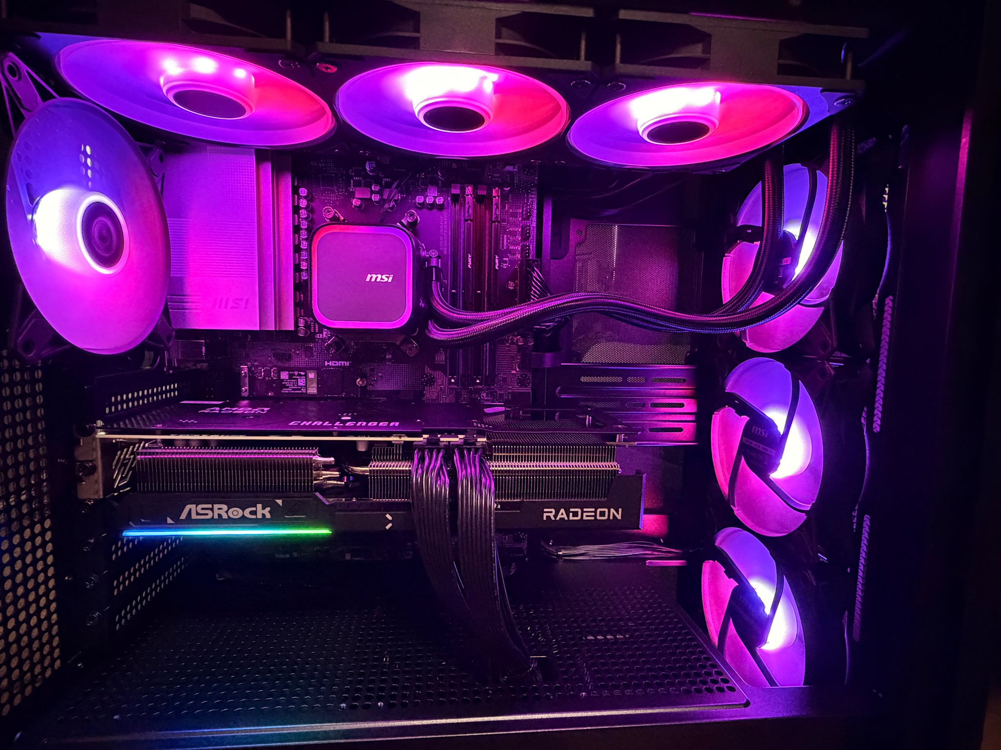 MSI Aegis Gaming PC – Ryzen 9 9900X / RX 9070 XT 16GB / 32GB DDR5 / 2TB SSD