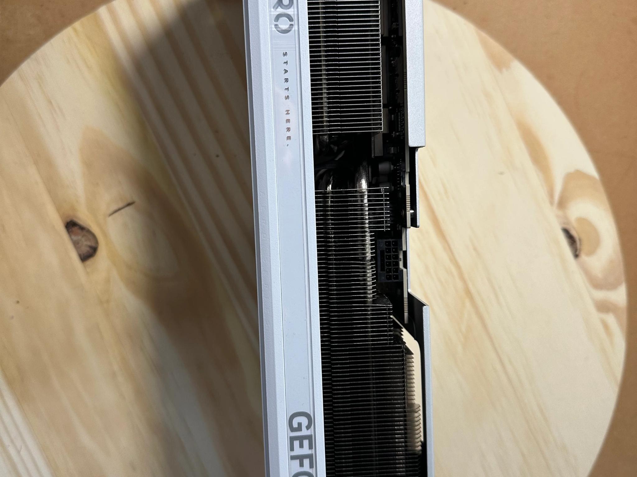 GIGABYTE - NVIDIA GeForce RTX 5070 Ti AERO OC 16G GDDR7 PCI Express 5.0 - White