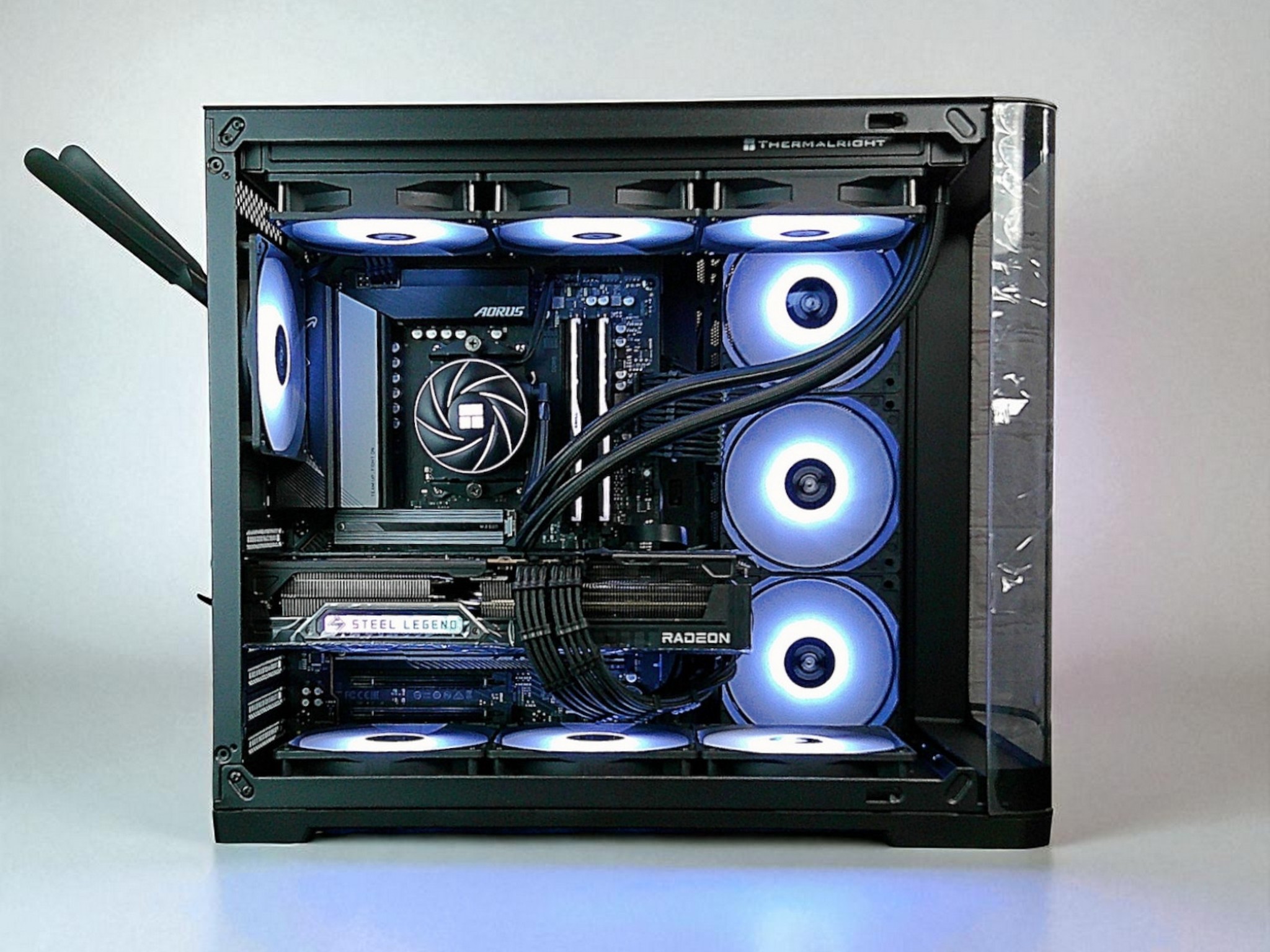 RX 9070 XT Ryzen 7 7700X 32GB DDR5 2TB M.2 Win 11 Pro Gaming PC