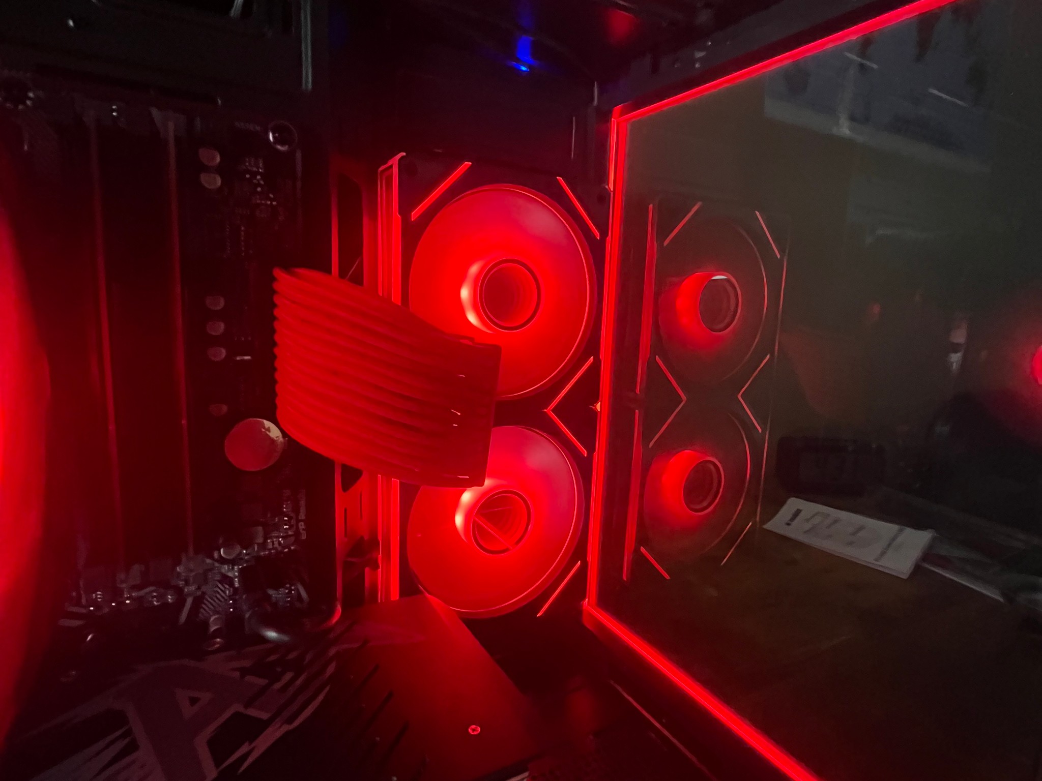 🖤❤️Crimson Forest Gaming PC❤️🖤RTX 3060TI🖤❤️Ryzen 5 5500❤️🖤32GB DDR4🖤❤️1TB NVME SSD❤️🖤