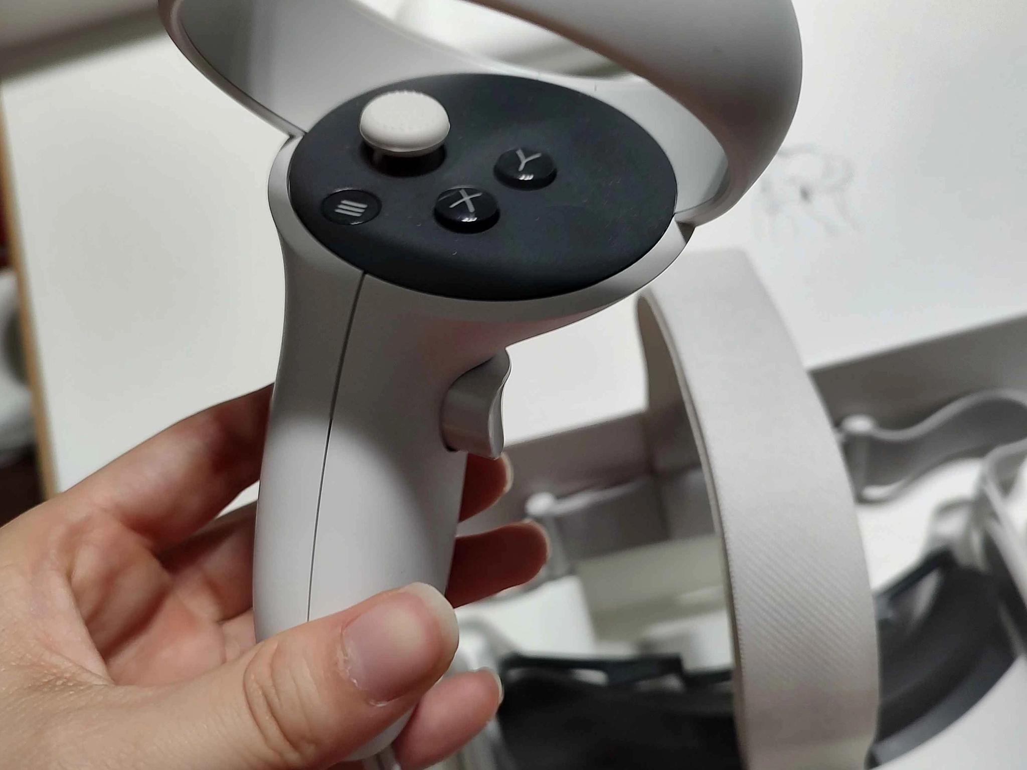 Oculus(Meta) Quest 2 128GB Headset + 2 Controllers and Accessories