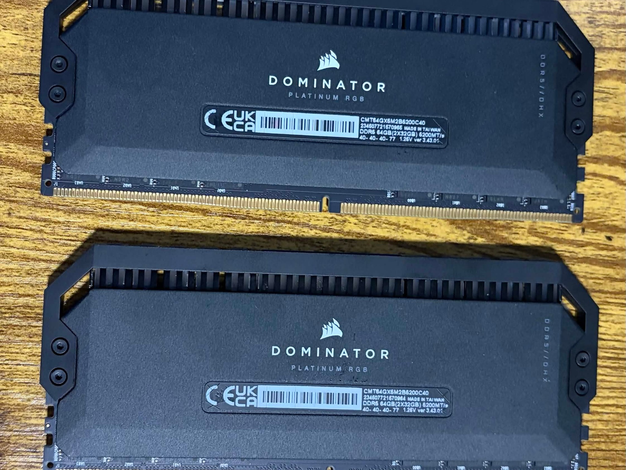 CORSAIR Dominator Platinum RGB DDR5 64GB (2x32GB) 5200MHz CL40 - Black (CMT64GX5M2B5200C40)