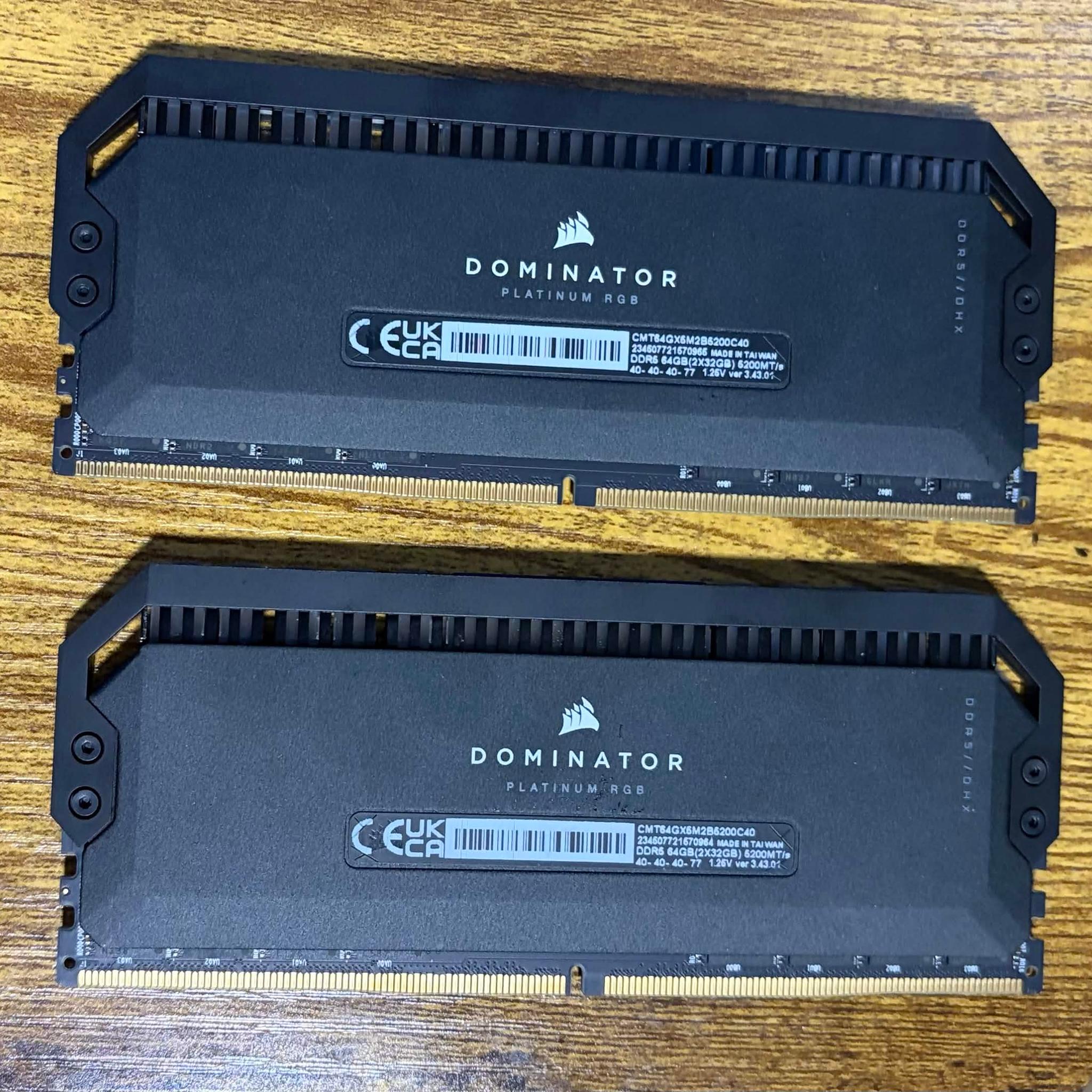 CORSAIR Dominator Platinum RGB DDR5 64GB (2x32GB) 5200MHz CL40 - Black (CMT64GX5M2B5200C40)