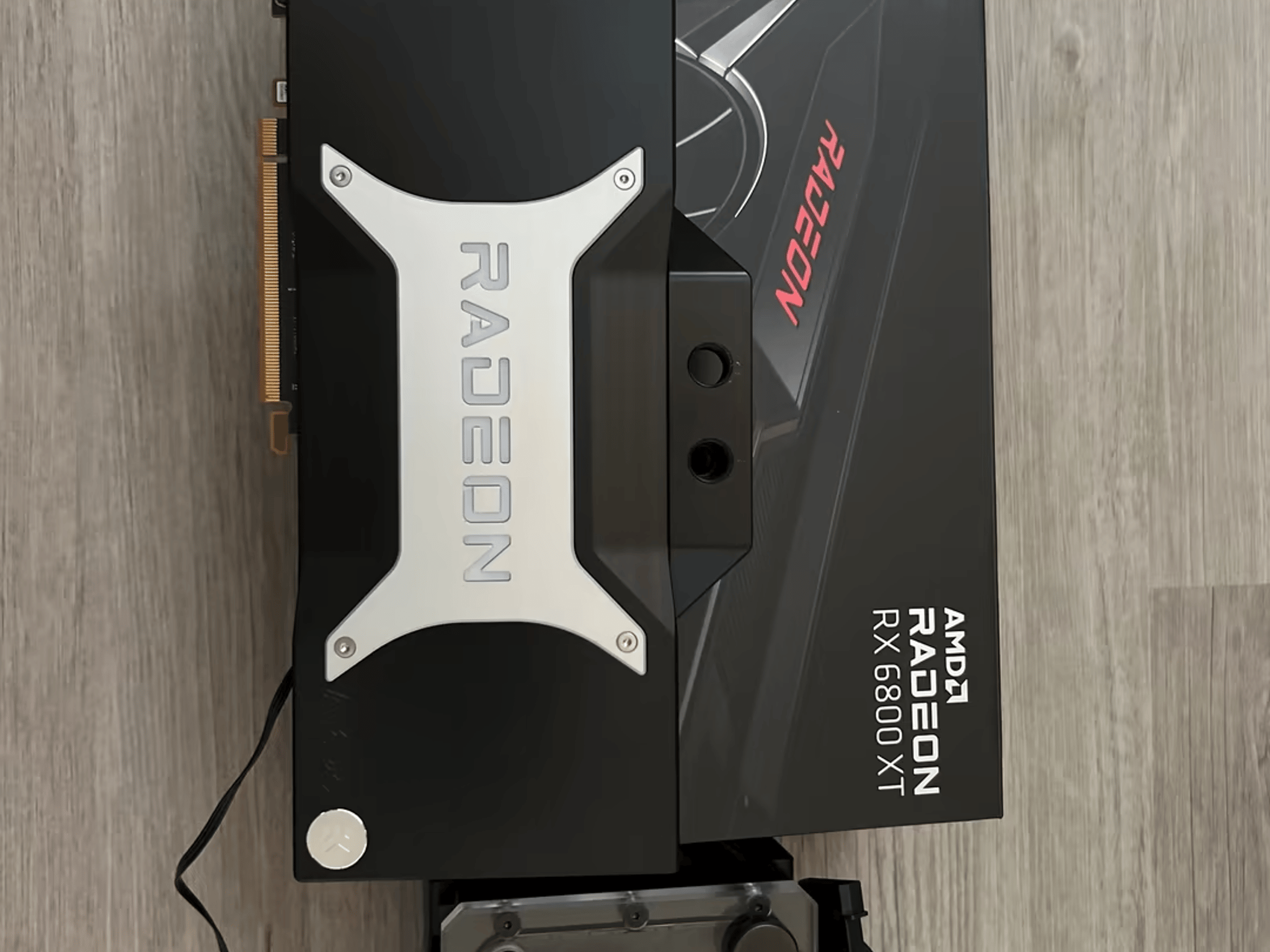 AMD Radeon™ RX 6800 XT Midnight Black With EK waterblock