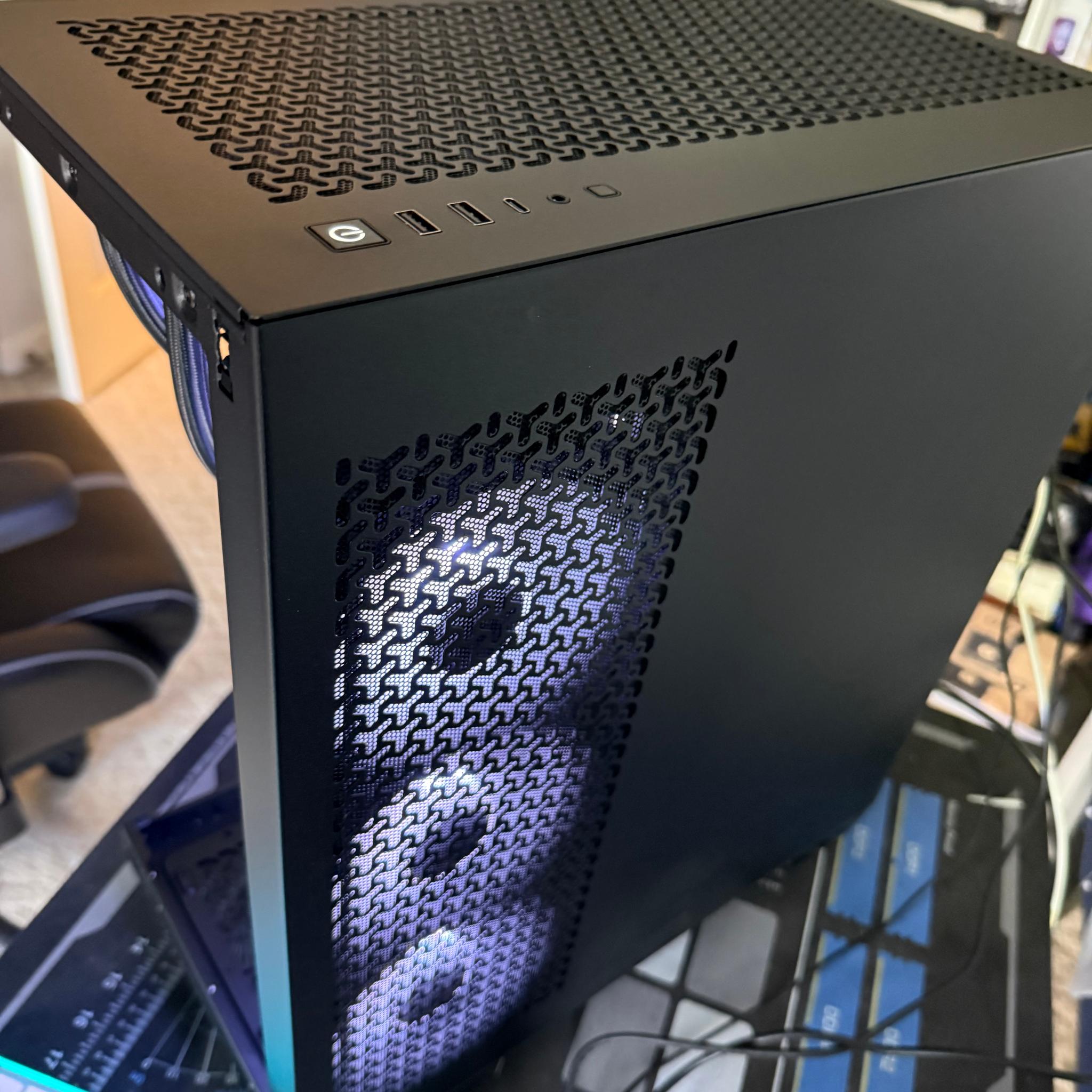 Custom RTX 4080 FE with AMD 9700X