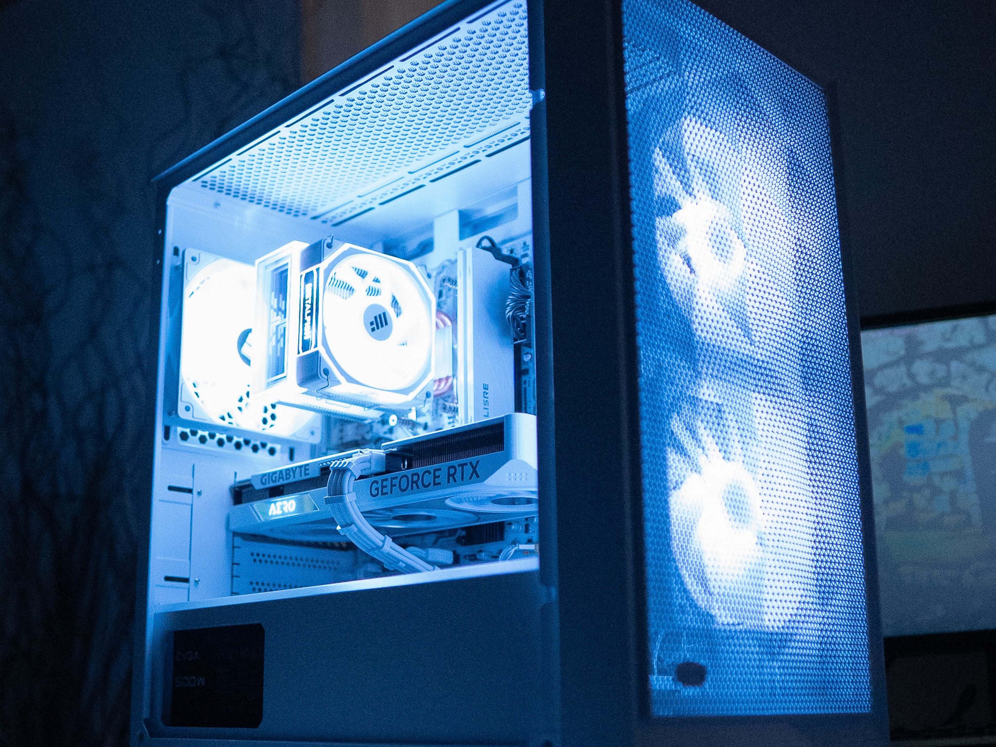 🌨🌨 | NVIDIA RTX 4060 | RYZEN 5 3600X | 16GB DDR4 RAM | 1TB NVME SSD | Arctic Snow 2.0