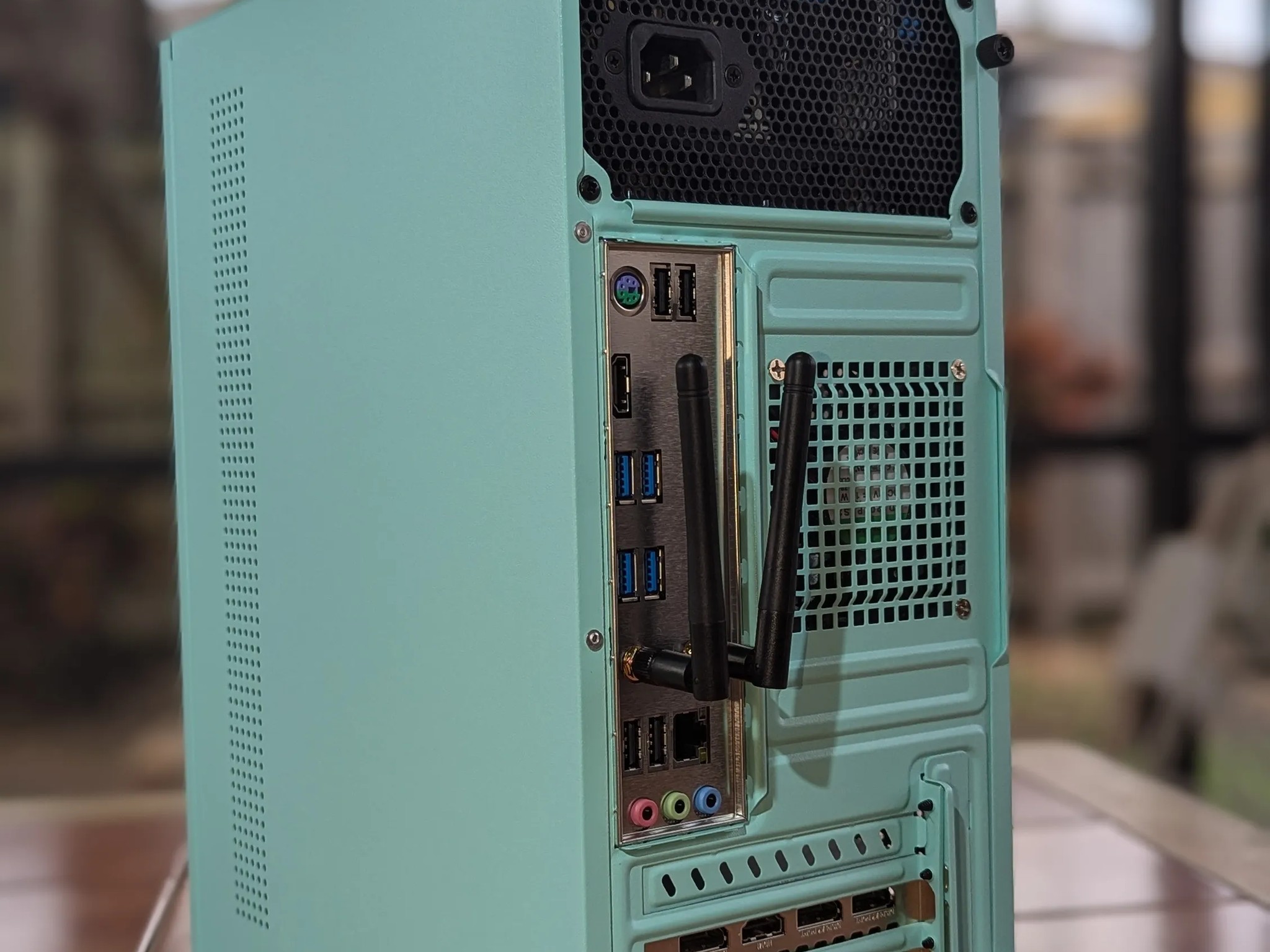 Tiny But Mighty - Ocean - RX 5600 XT Ryzen 5 3600 16GB 1TB NVME