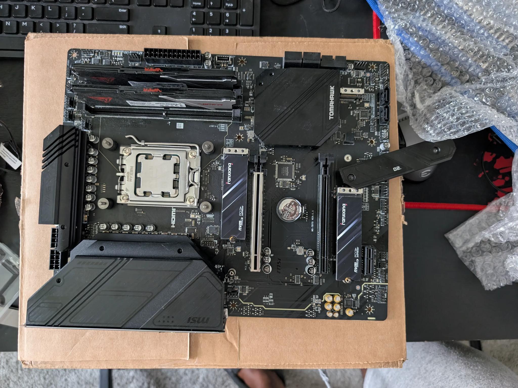 MSI B650 Tomahawk Wifi, Ryzen 7600x, 32gb DDR5 ram, dual 512gb GEN 3 SSDs and 360mm DEEPCOOL LD360