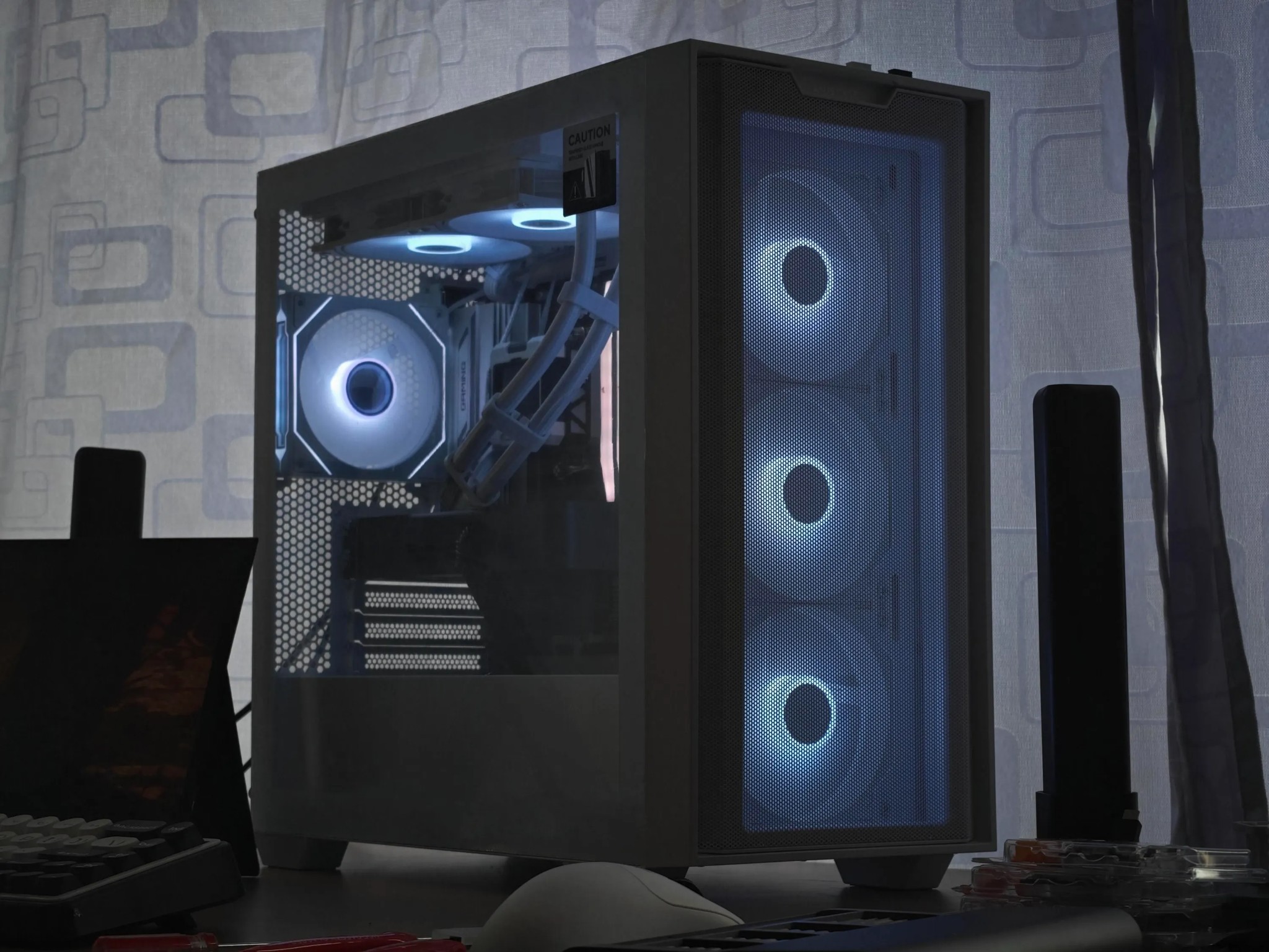 *SALE* Ryzen 7 8700F, RTX 5070 12GB, 2TB NVMe, 32GB DDR5, 2.4" LCD | Custom Gaming PC