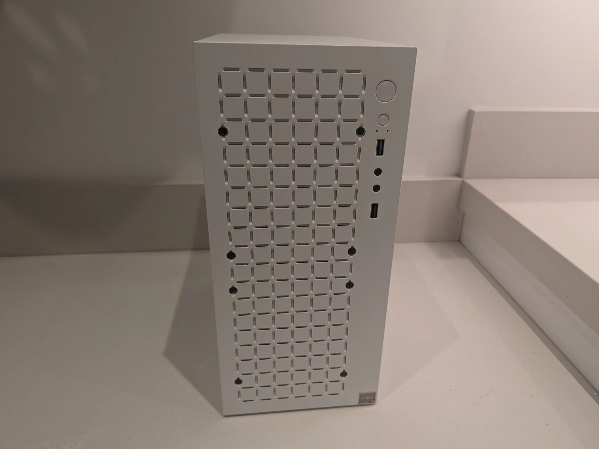 The Silksong - RX 7600, Ryzen 5 5600, 32 GB RAM, 1 TB NVME, RGB