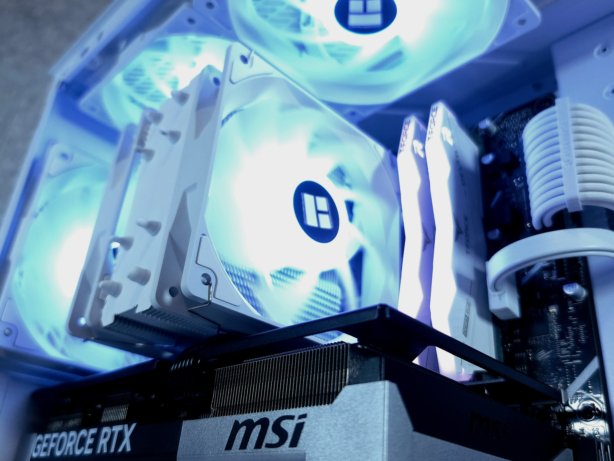 ASUS RTX 5070 🤍 Core i9 12900F