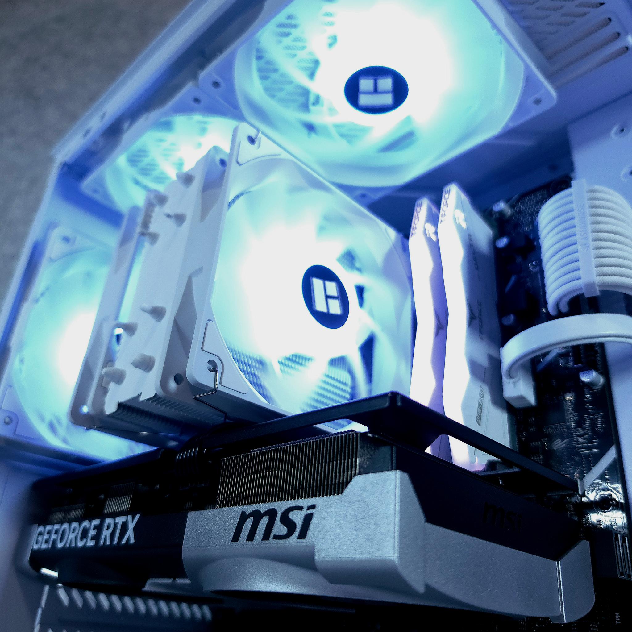 ASUS RTX 5070 🤍 Core i9 12900F