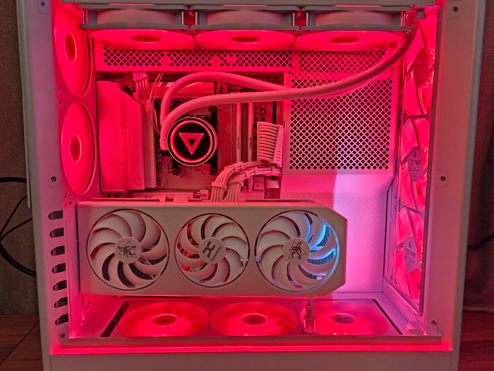 Custom Gaming PC - Ryzen 7 7800X3D, Spectral White RX 9070 XT, 32 GB DDR5 6400mHz, 2 TB Gen4 NVME