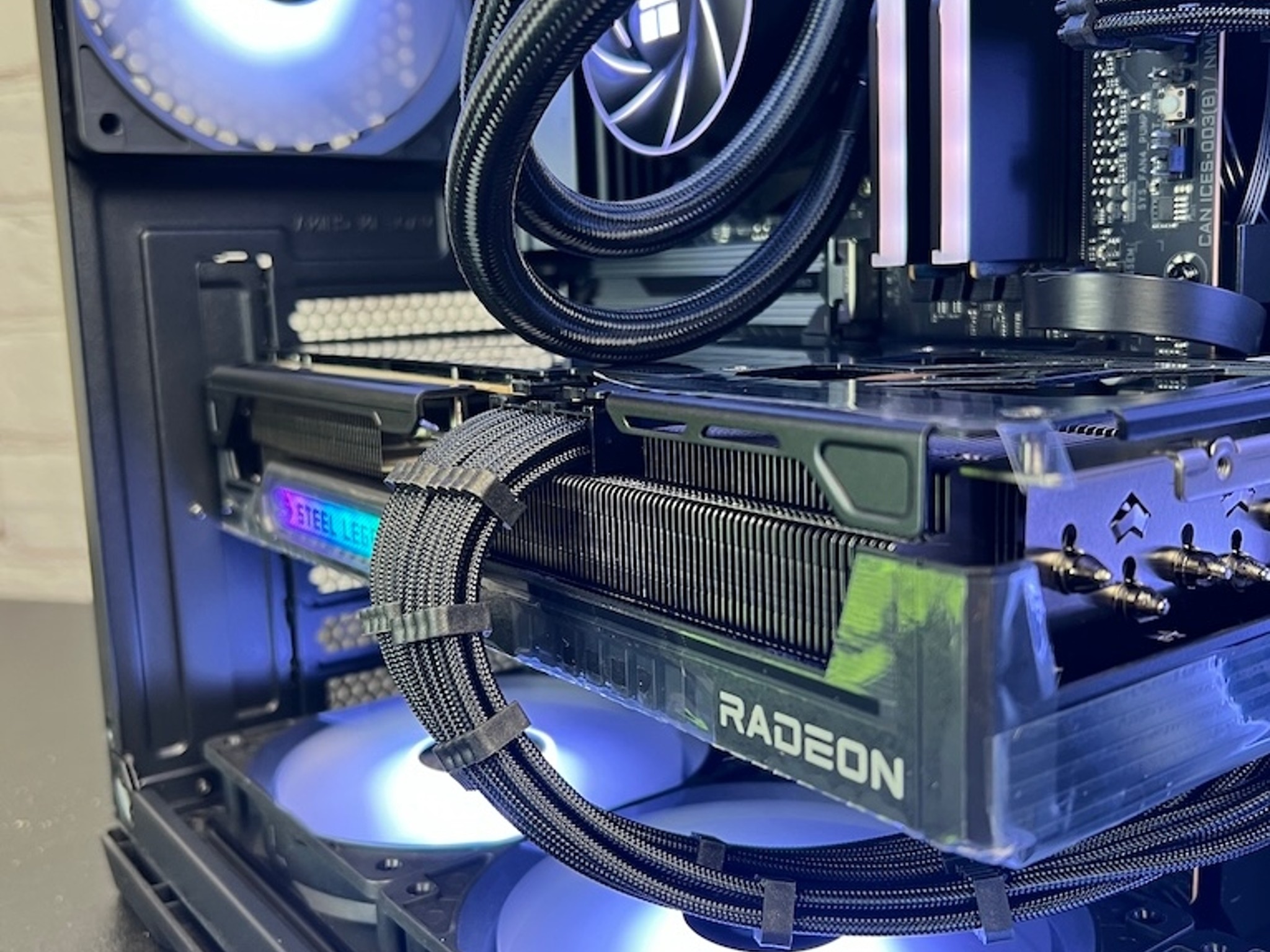 RX 9070 XT Ryzen 7 7700X 32GB DDR5 2TB M.2 Win 11 Pro Gaming PC