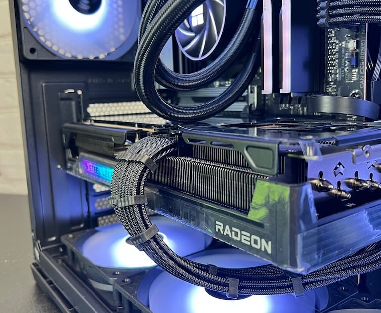 RX 9070 XT Ryzen 7 7700X 32GB DDR5 2TB M.2 Win 11 Pro Gaming PC