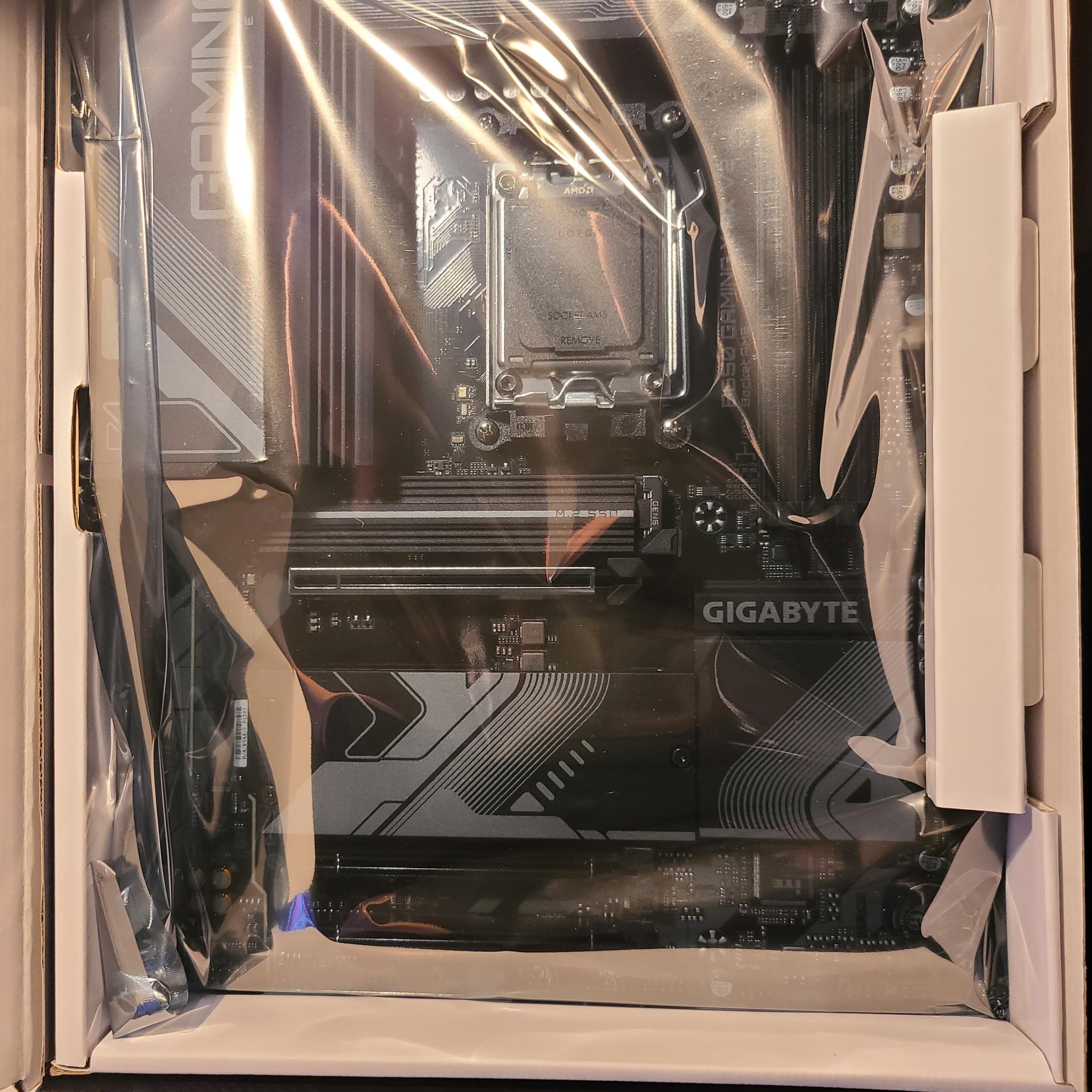 GIGABYTE B650 GAMING X AX V2 ATX Motherboard AMD AM5 Socket DDR5
