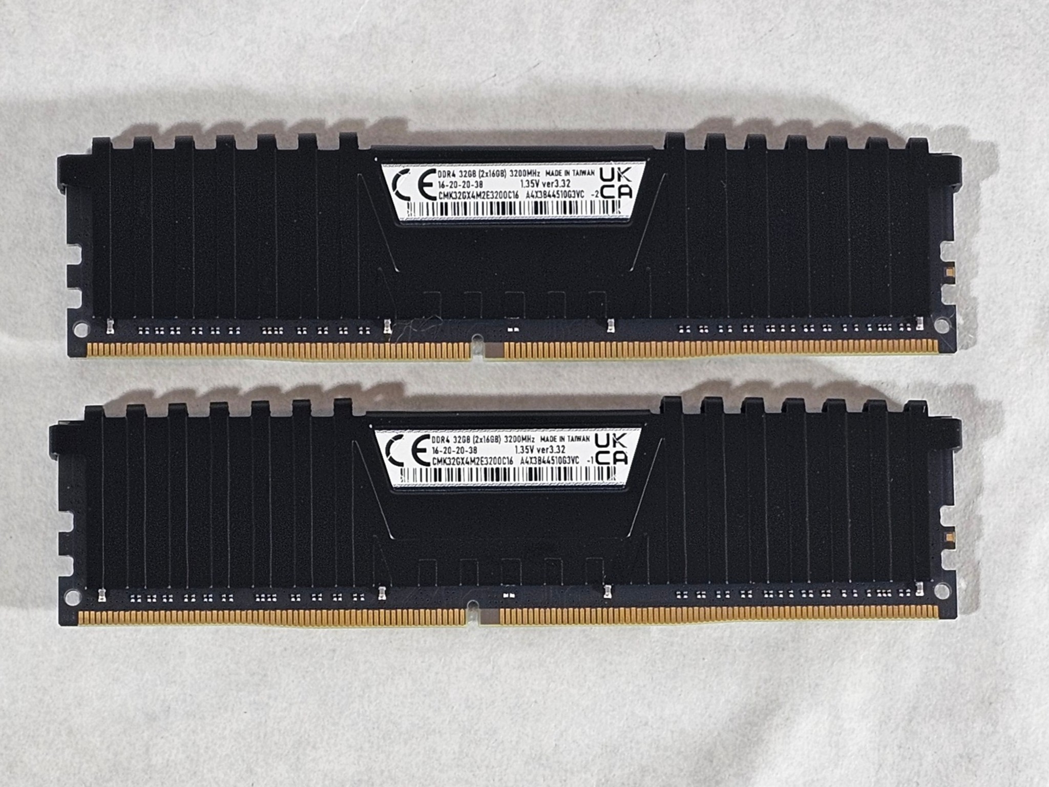 32GB DDR4 (2x16GB) CL16 3200MHz Corsair Vengeance LPX