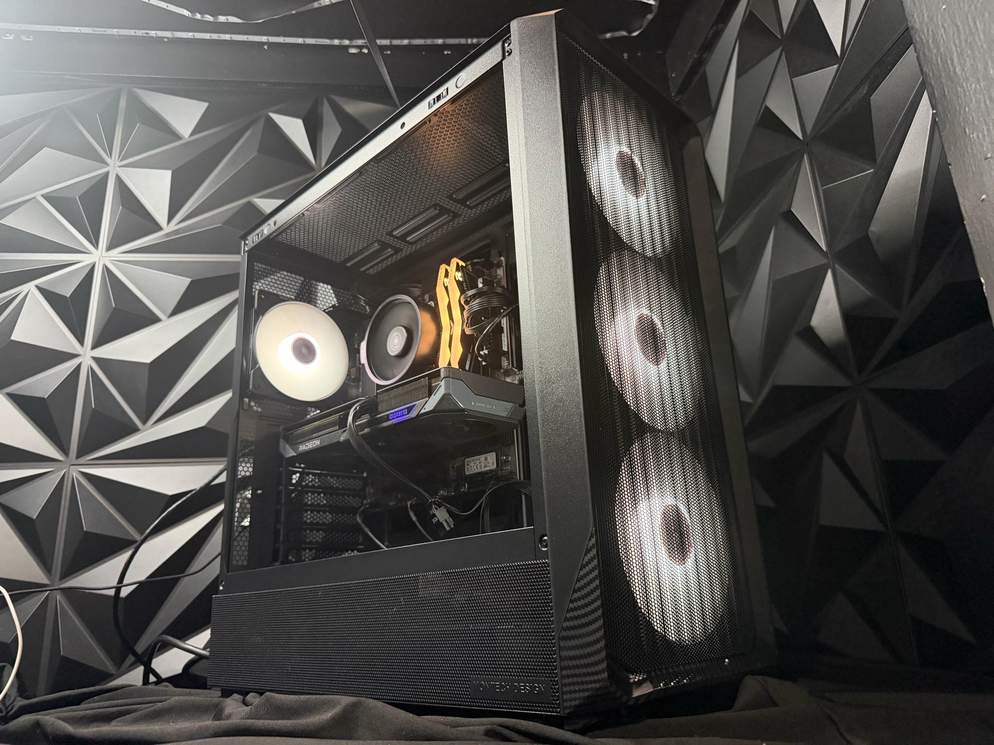 🖤⚡ CARBON 96 ⚡🖤Ryzen 5 9600X| RX 9060 XT | 16 GB DDR5| 1.25 TB