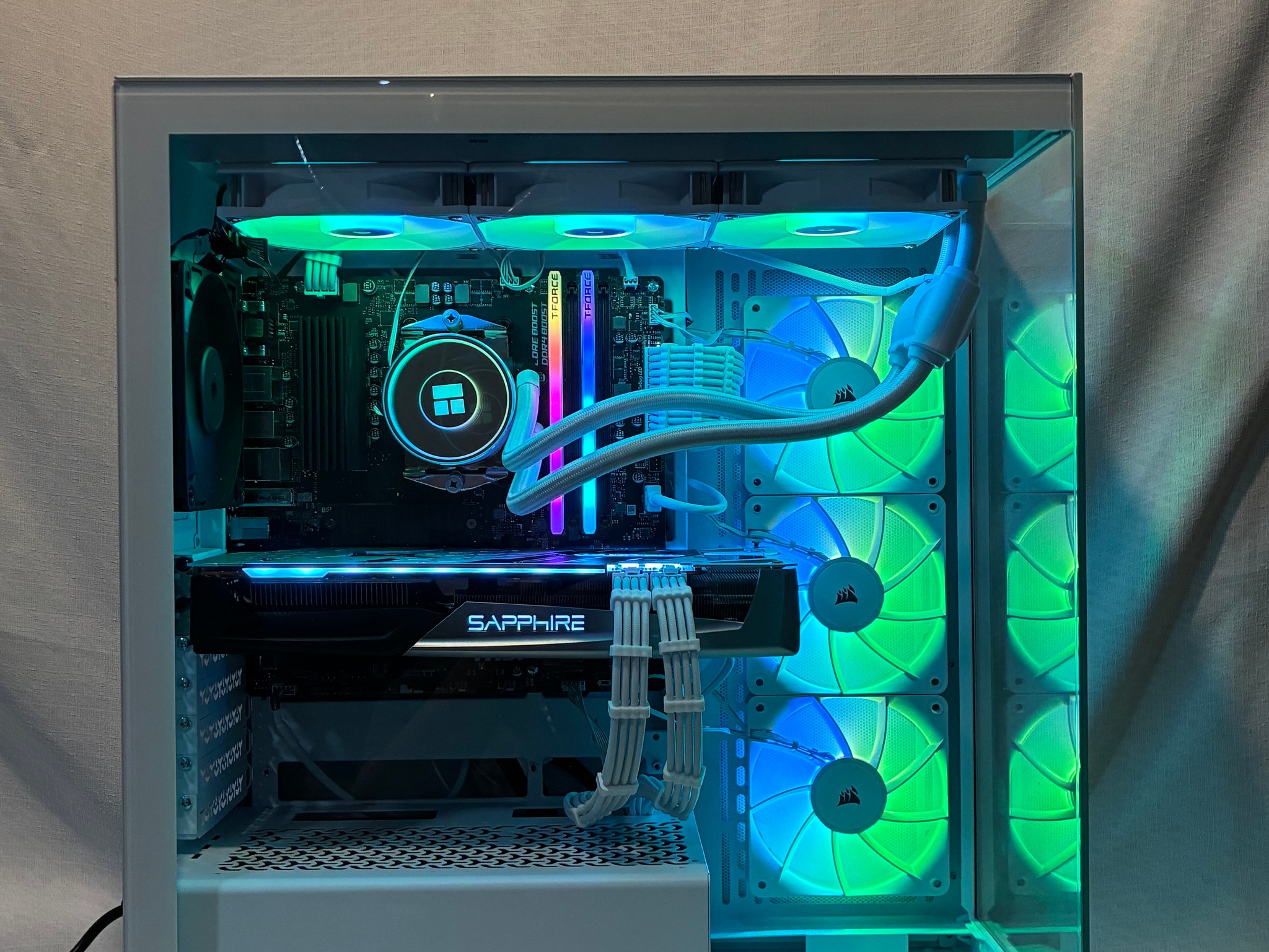 Pre-built All White Gaming PC Ryzen 5 4500 - Radeon 5700 XT NITRO+ 8GB