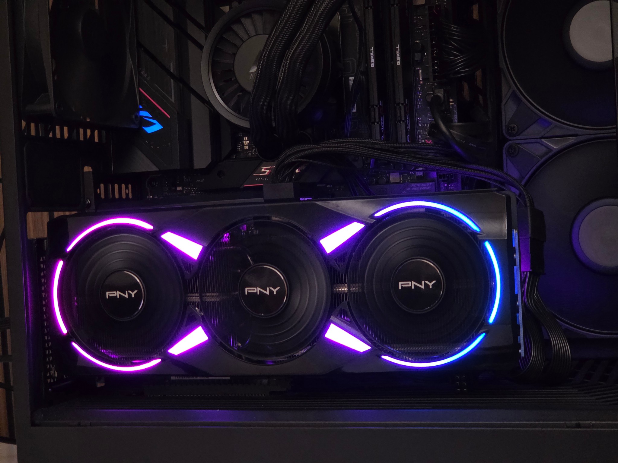 Black V3 | RTX 5070TI | Ryzen 9 7950x | 32GB DDR5 | 1TB NVME | GOLD PSU | Windows 11 | WIFI