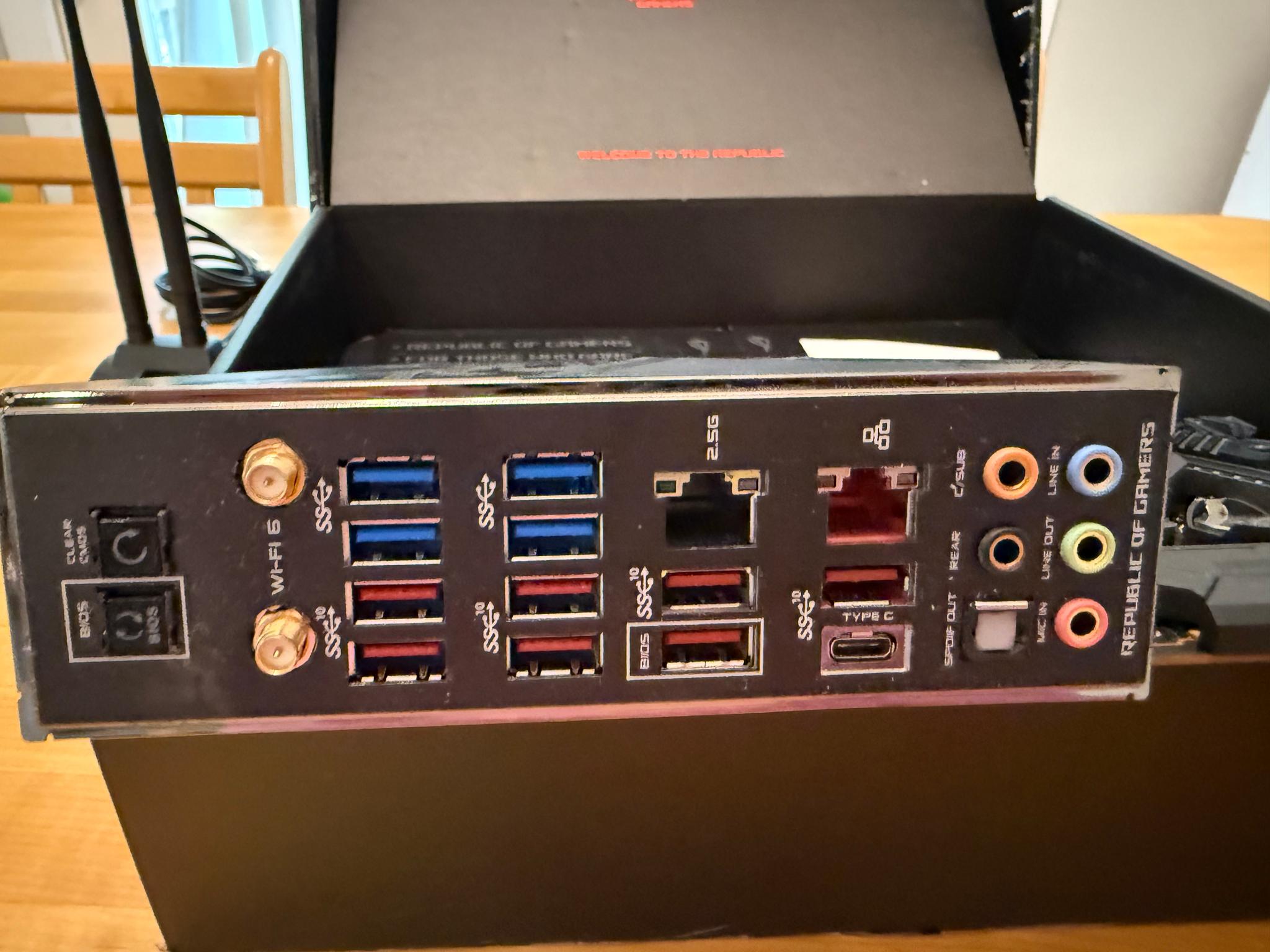 ROG Crosshair VIII Dark Hero X570, Excellent Condition!
