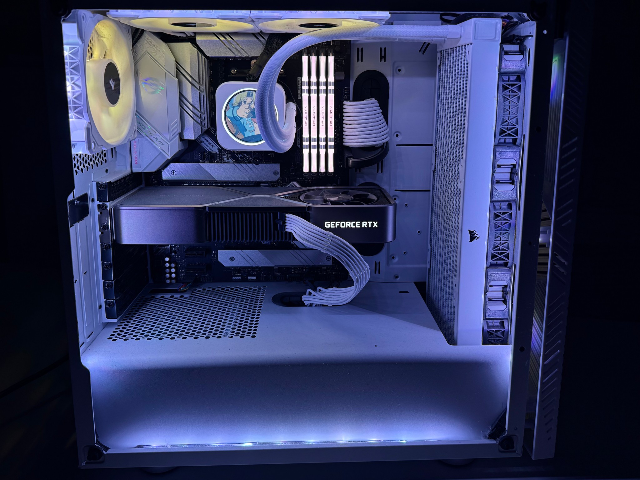 White Gaming Pc - TX 3080 FE, Ryzen 5 5600X, 32GB CL16 RGB RAM, Liquid Cooled, 1 TB SSD, Win 11