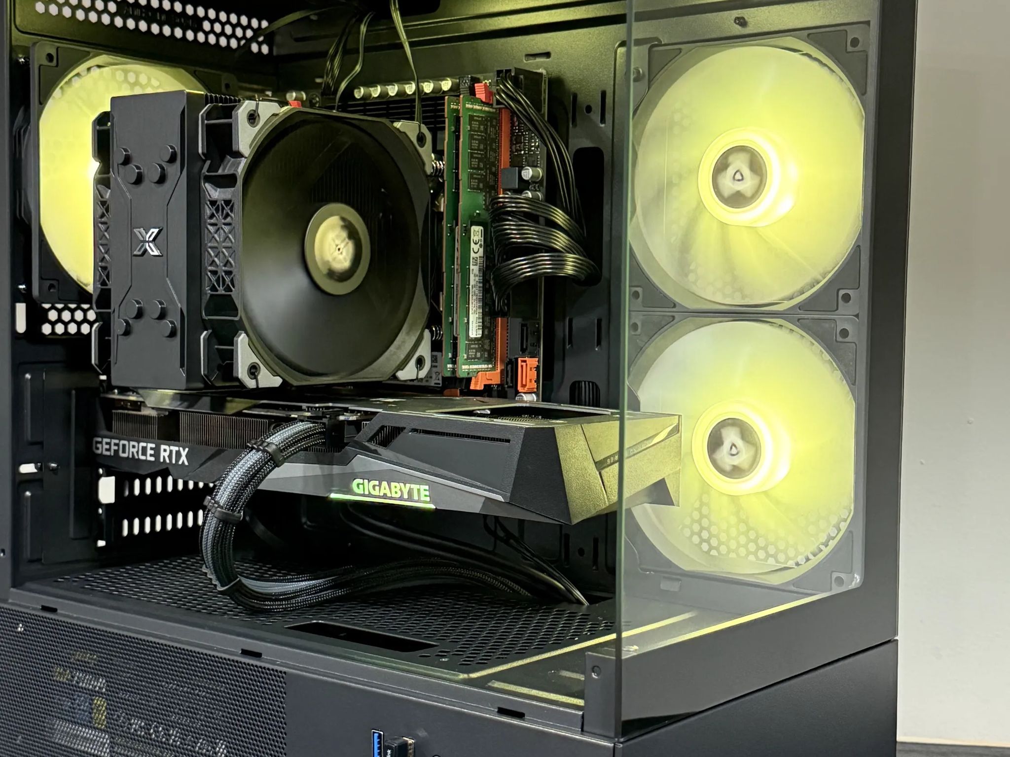 Budget Gaming PC - RTX 3060 Ti _ 1 TB SSD _ 64 GB RAM _ 14 Core Xeon CPU