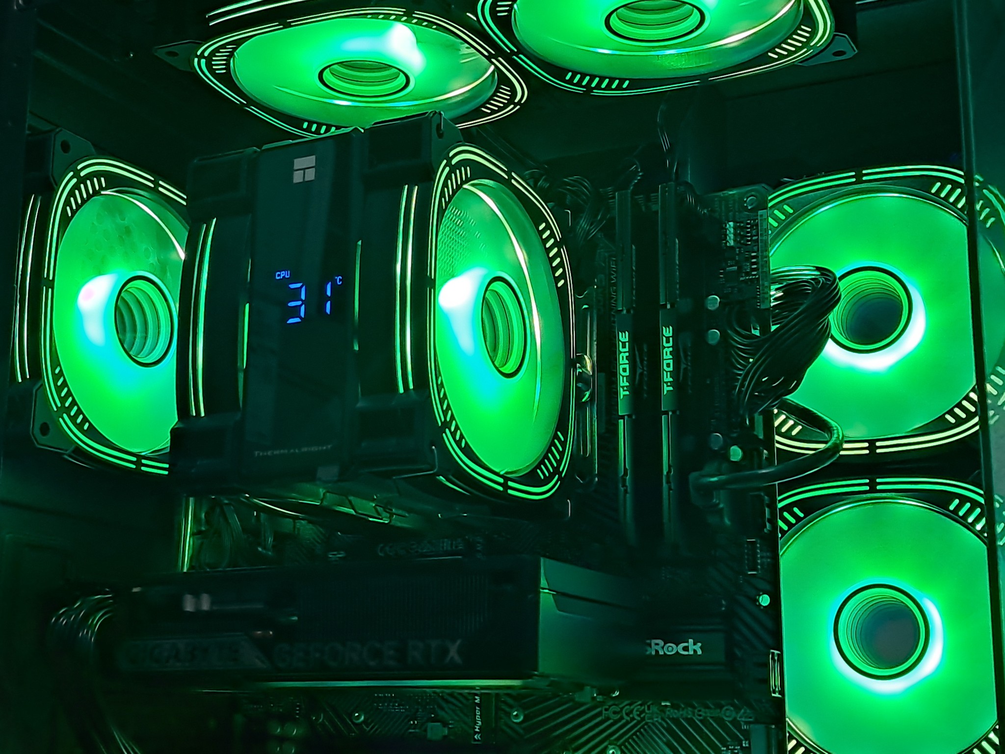 Airflow King 👑 RTX 5060 | Ryzen 5 8400F | 32GB DDR5 | Digital CPU Display | 1TB SSD | WiFi!