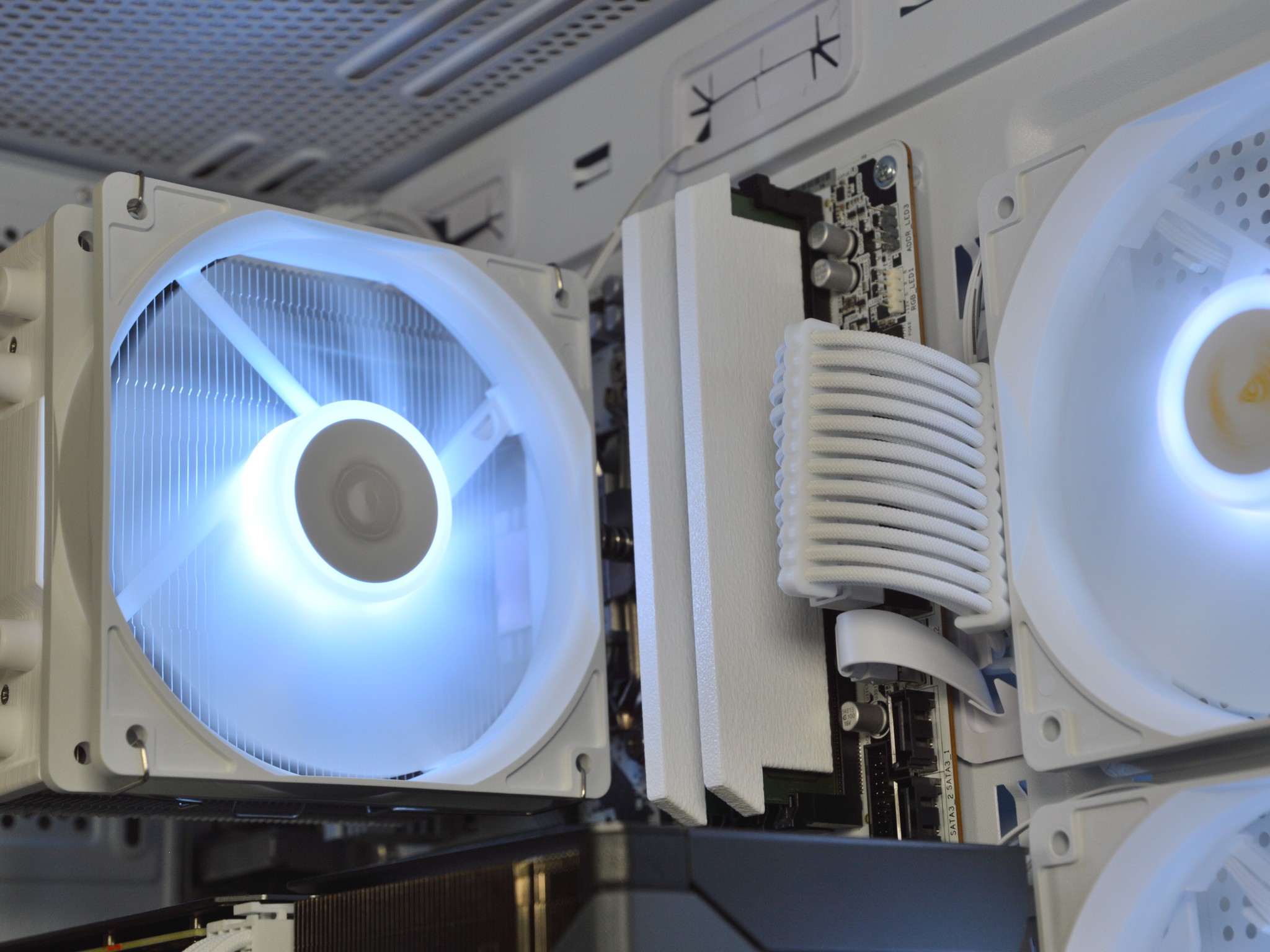 🌧️🌨️| RX 9060 XT 16GB | RYZEN 5 7600 | 16 GB DDR5 RAM | 1TB NVME SSD | Hurricane Blizzard