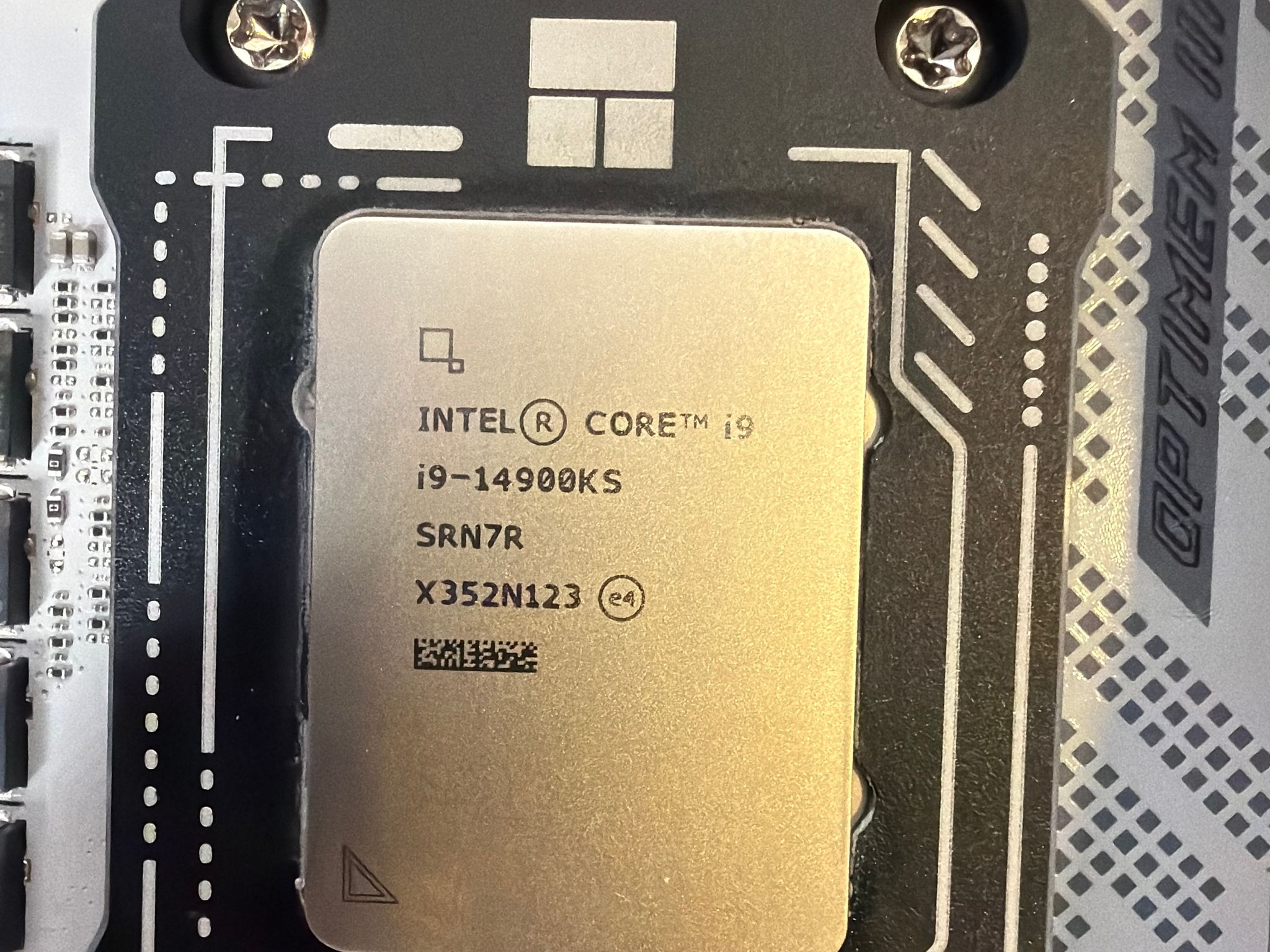 Z790 Apex | i9-14900KS | 2TB gen 3 NVME SSD samsung 970 | DDR5 32GB 6000 G skill trident white cl36