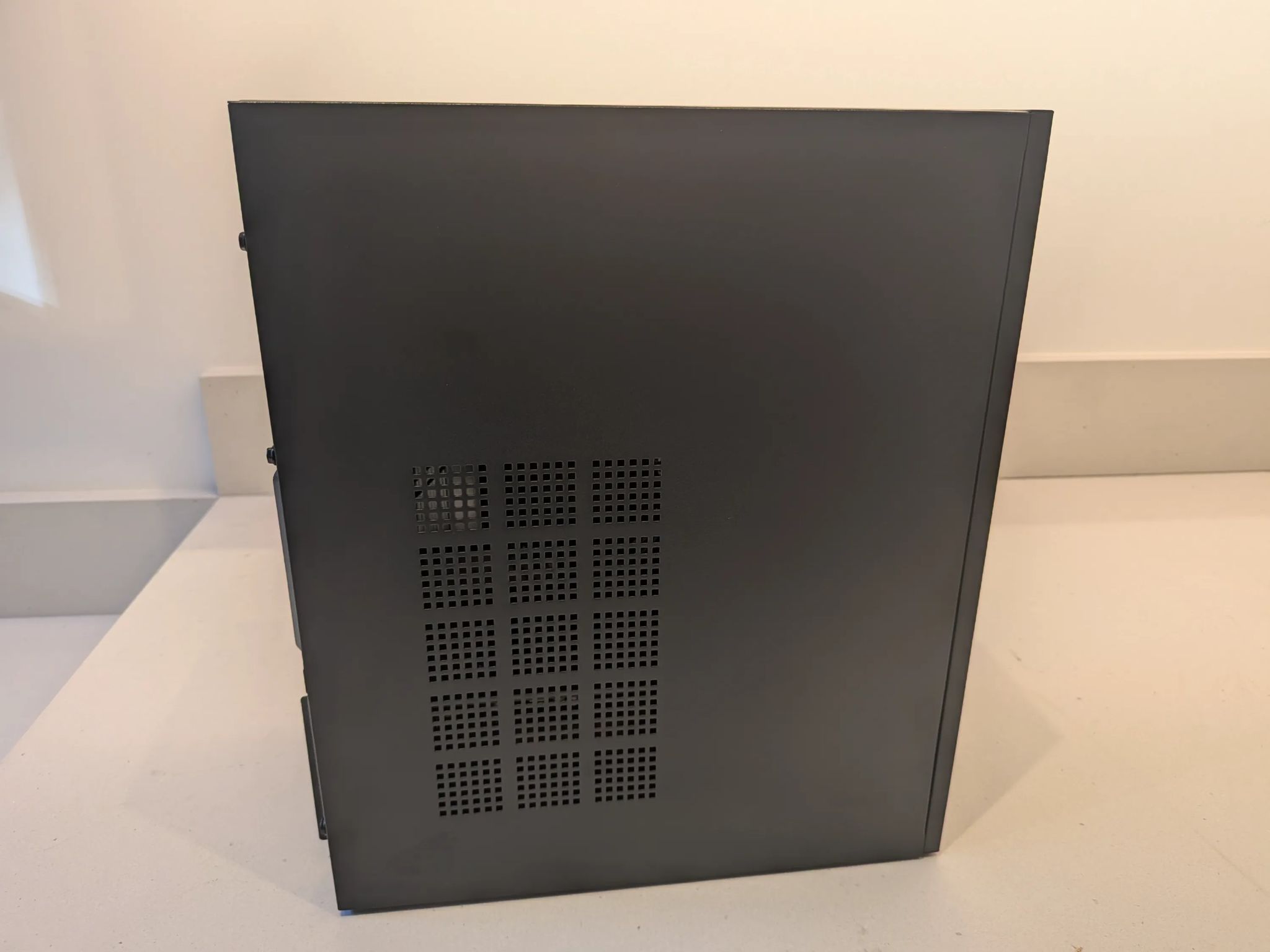 1080p Micro Starter - RX 7600, Intel Core i5 14400F, 32 GB RAM, 2 TB Gen 4 NVME, RGB