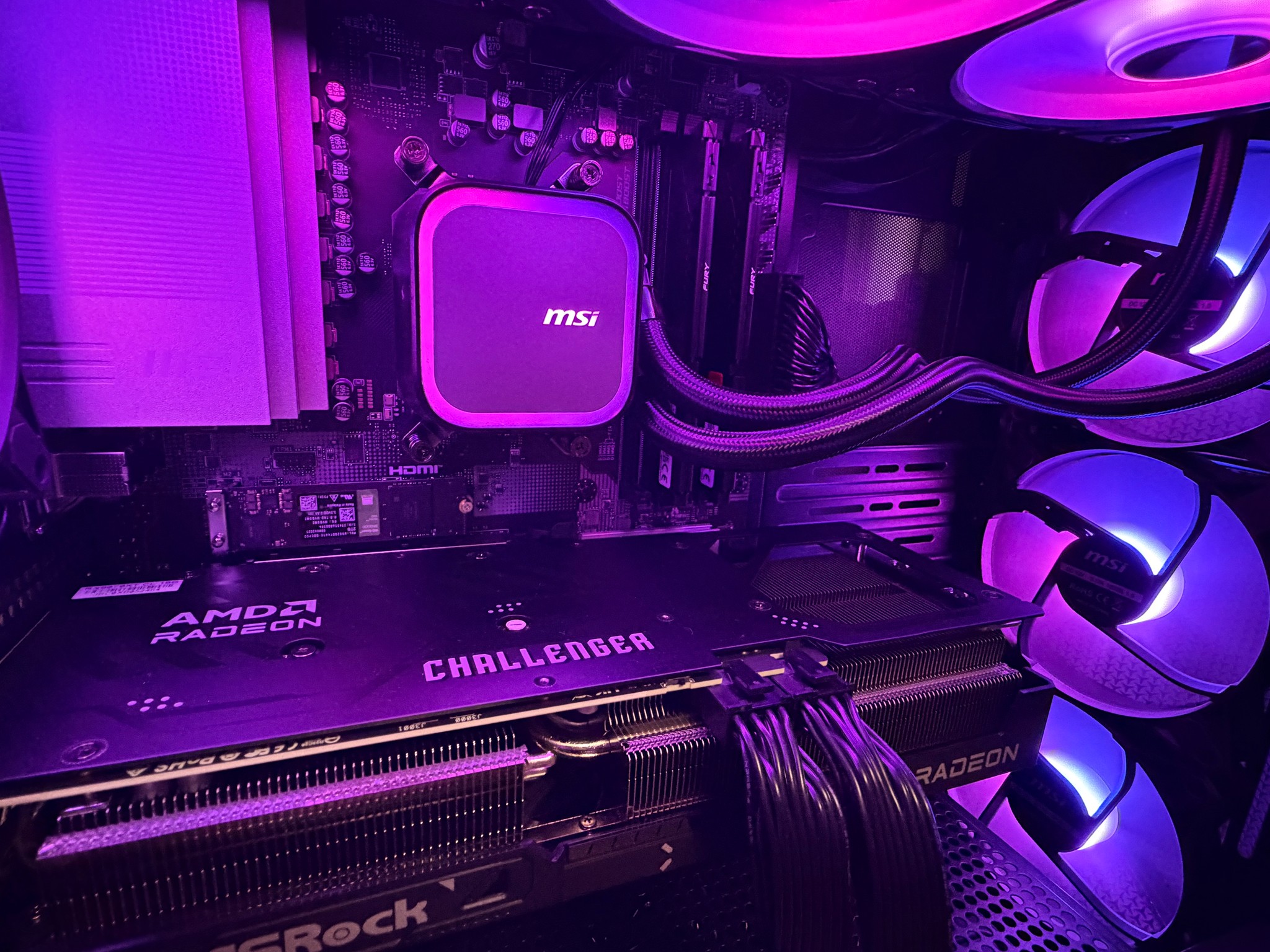 MSI Aegis Gaming PC – Ryzen 9 9900X / RX 9070 XT 16GB / 32GB DDR5 / 2TB SSD