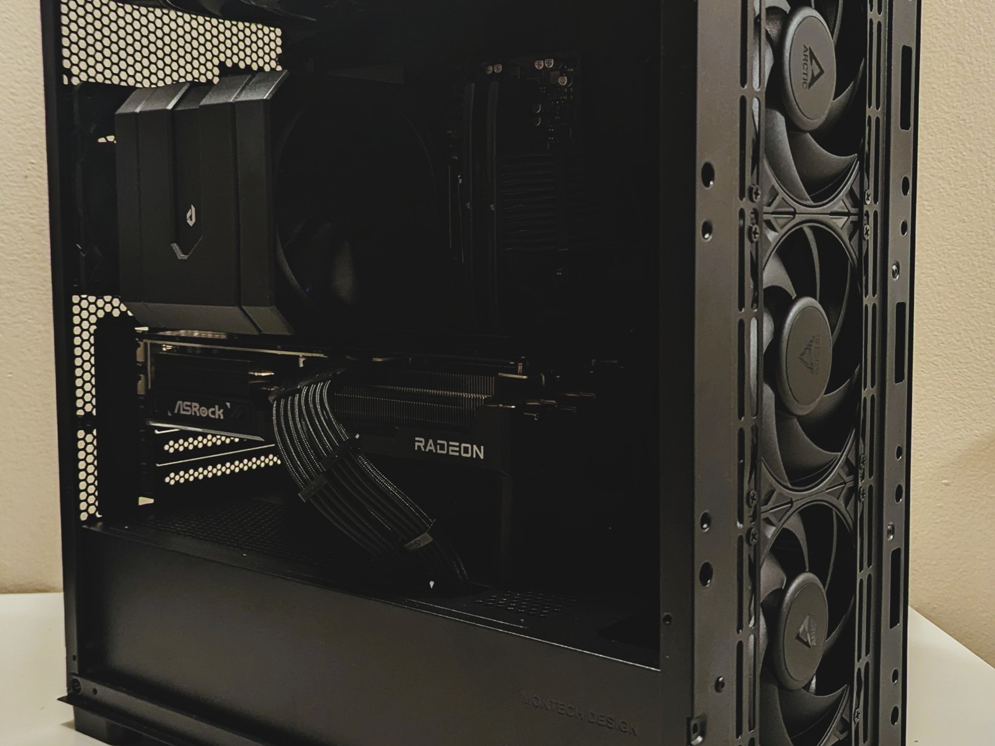 Blackout Gaming PC - Ryzen 9600X | RX 9070 XT 16GB | 1TB SSD| 16GB DDR5 6000 CL 30| WIFI+BT|