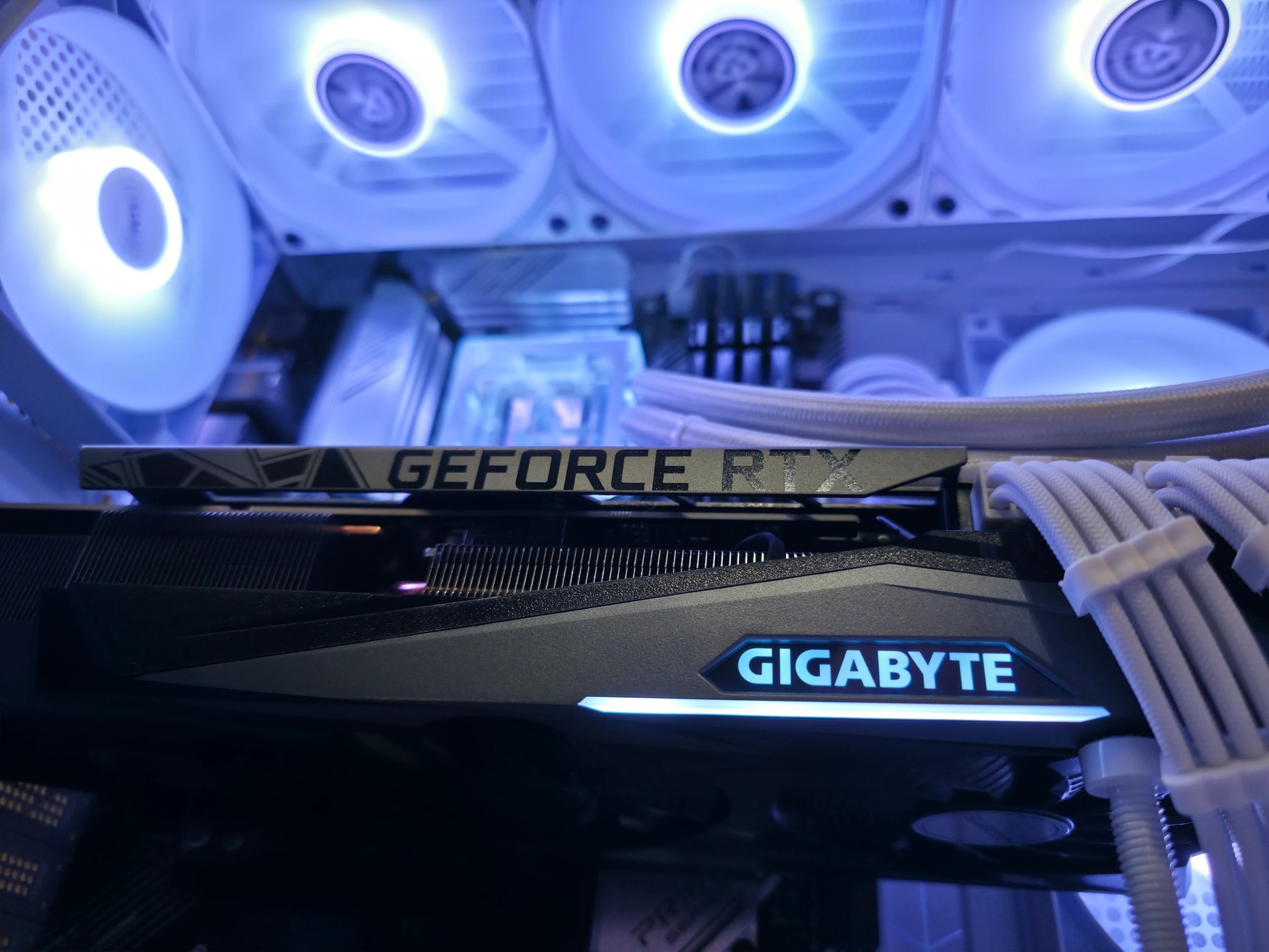 X3D Whiteout | RTX 3080 | 5600x3D | 16GB DDR4 | 1TB NVME