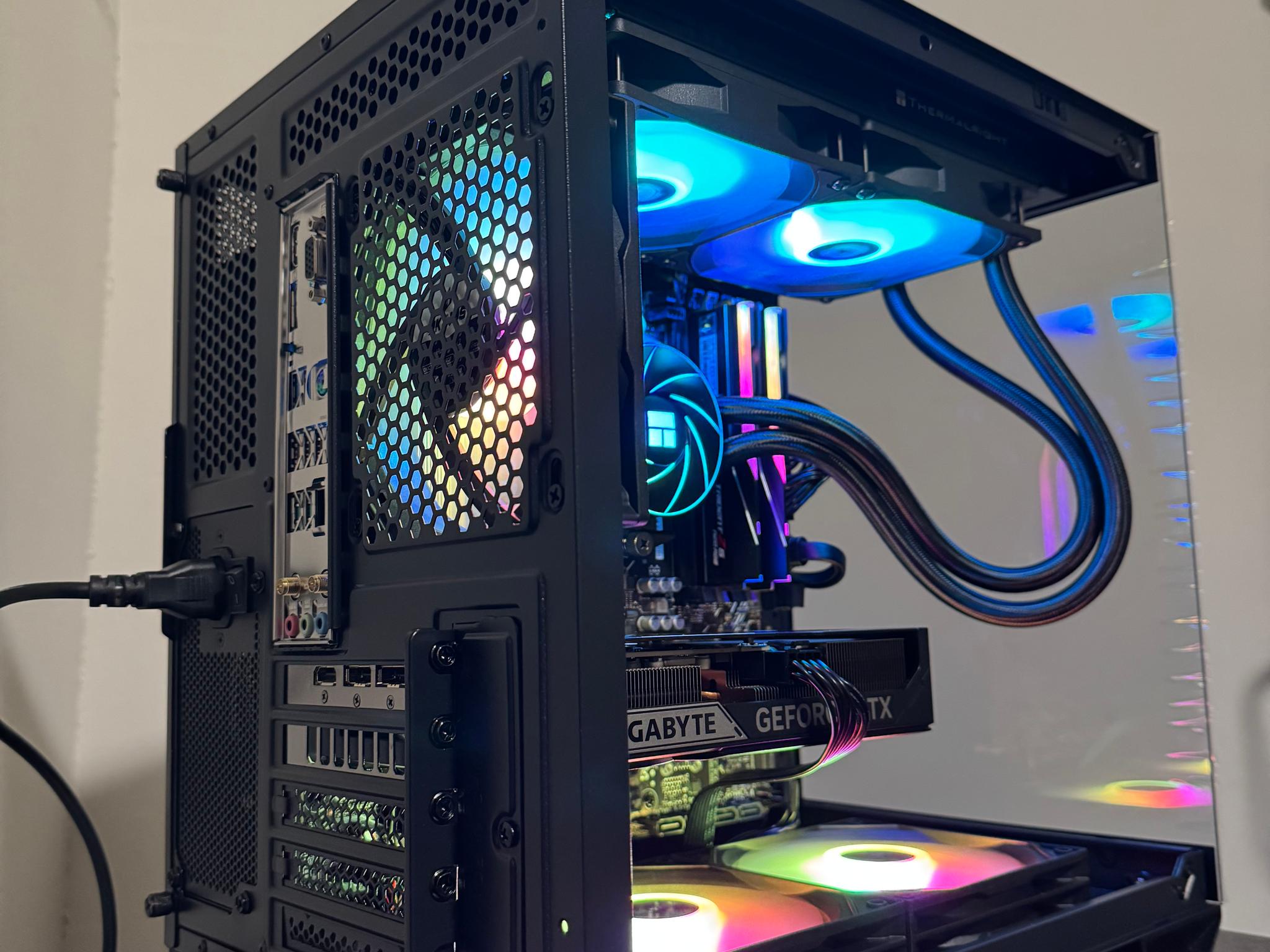 Ryzen 7 9700X / RTX 5060 Ti 16GB Gaming PC