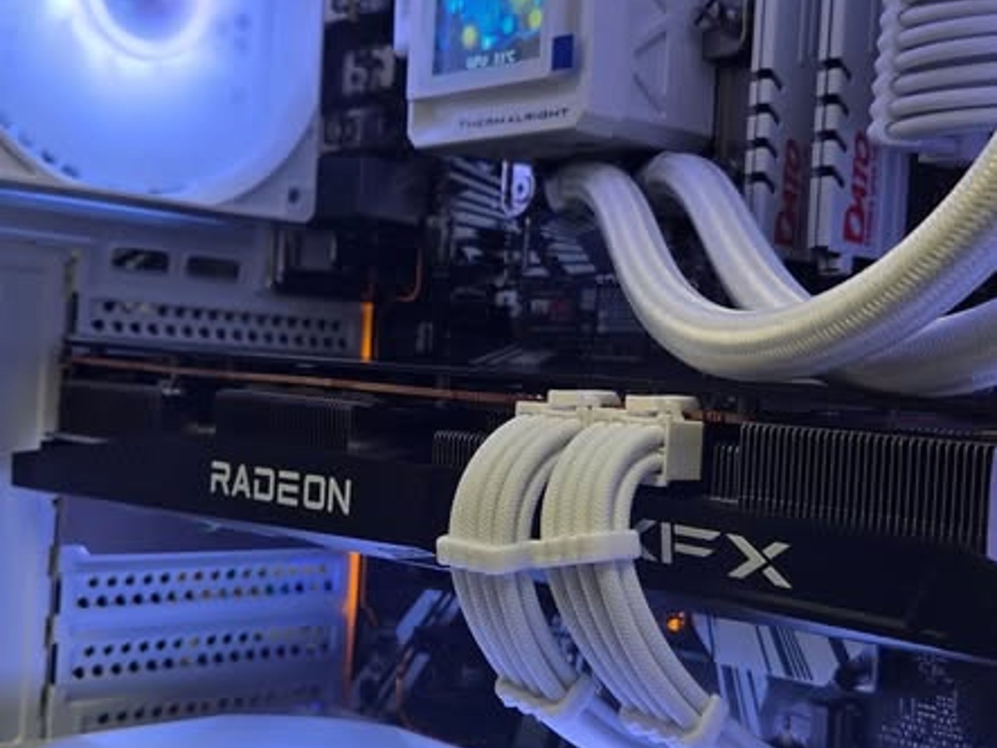 UDGX White Starfall ◐ Edition — Radeon RX 6700 10GB — 1440p Gaming PC